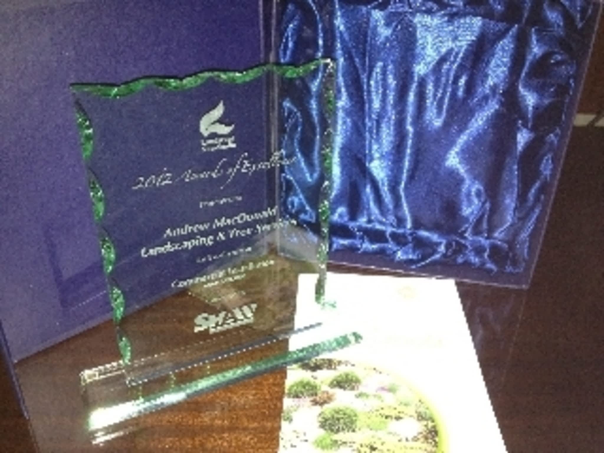photo MacDonald Andrew Landscaping & Tree Service Ltd