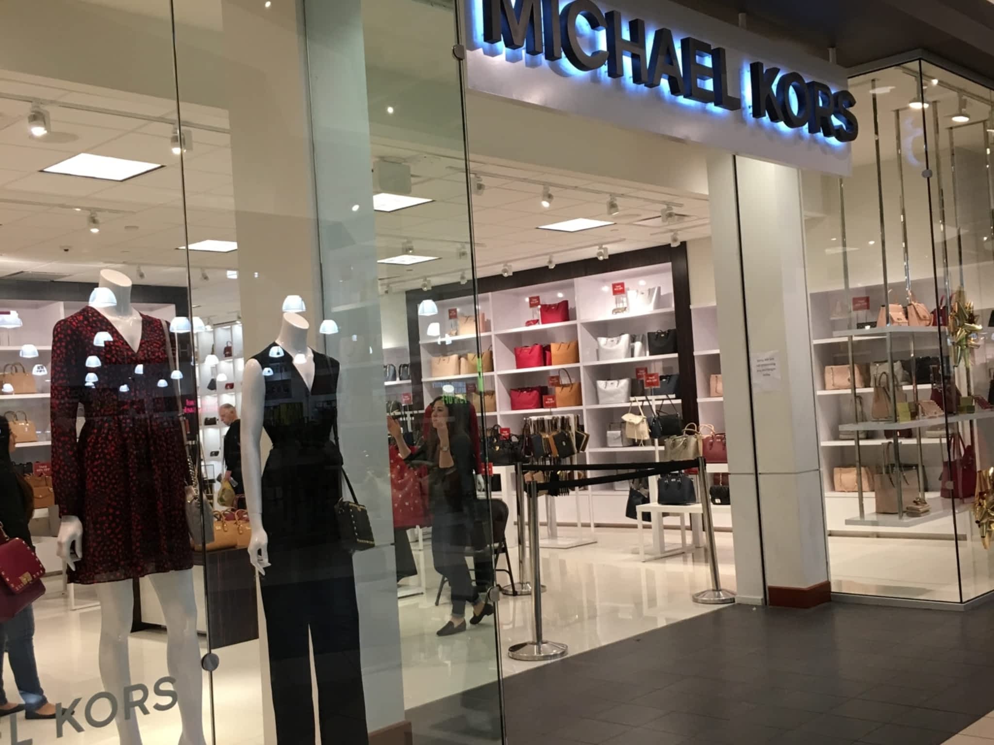 photo Michael Kors Outlet