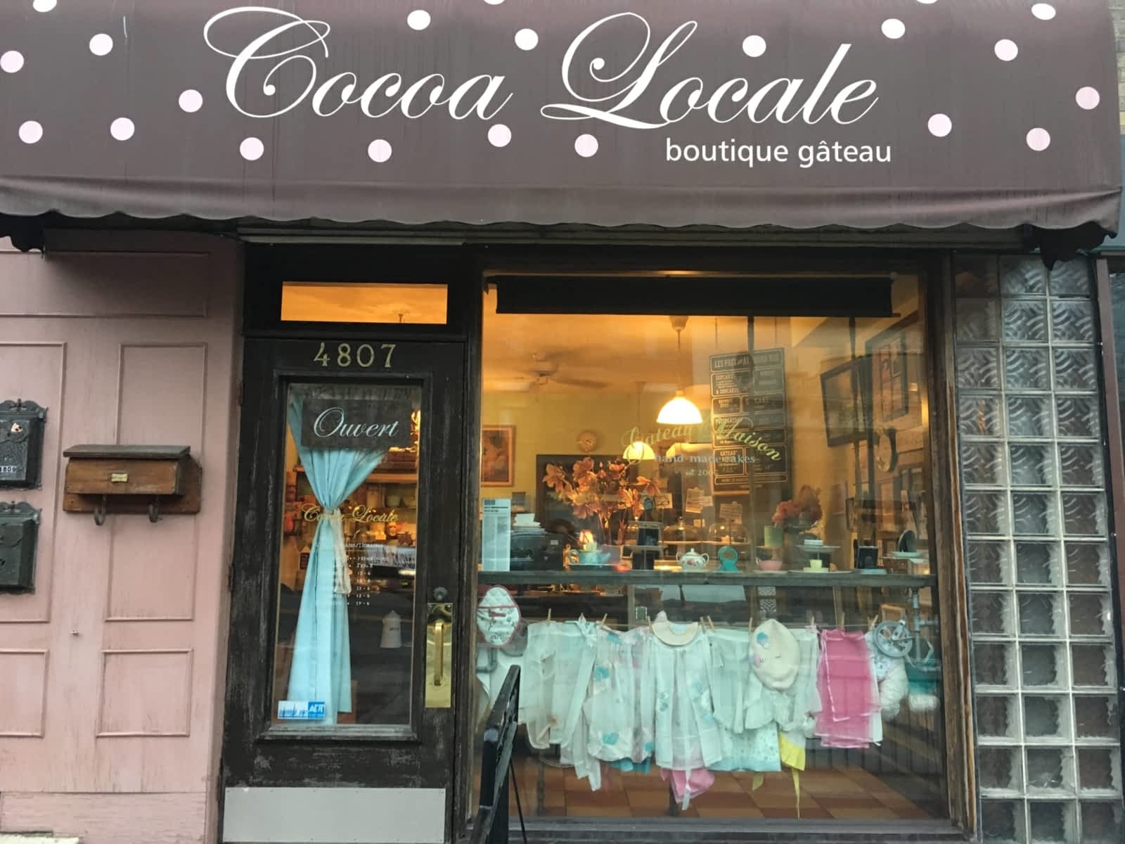 Cocoa Locale Opening Hours 4807, av du parc, Montréal, QC