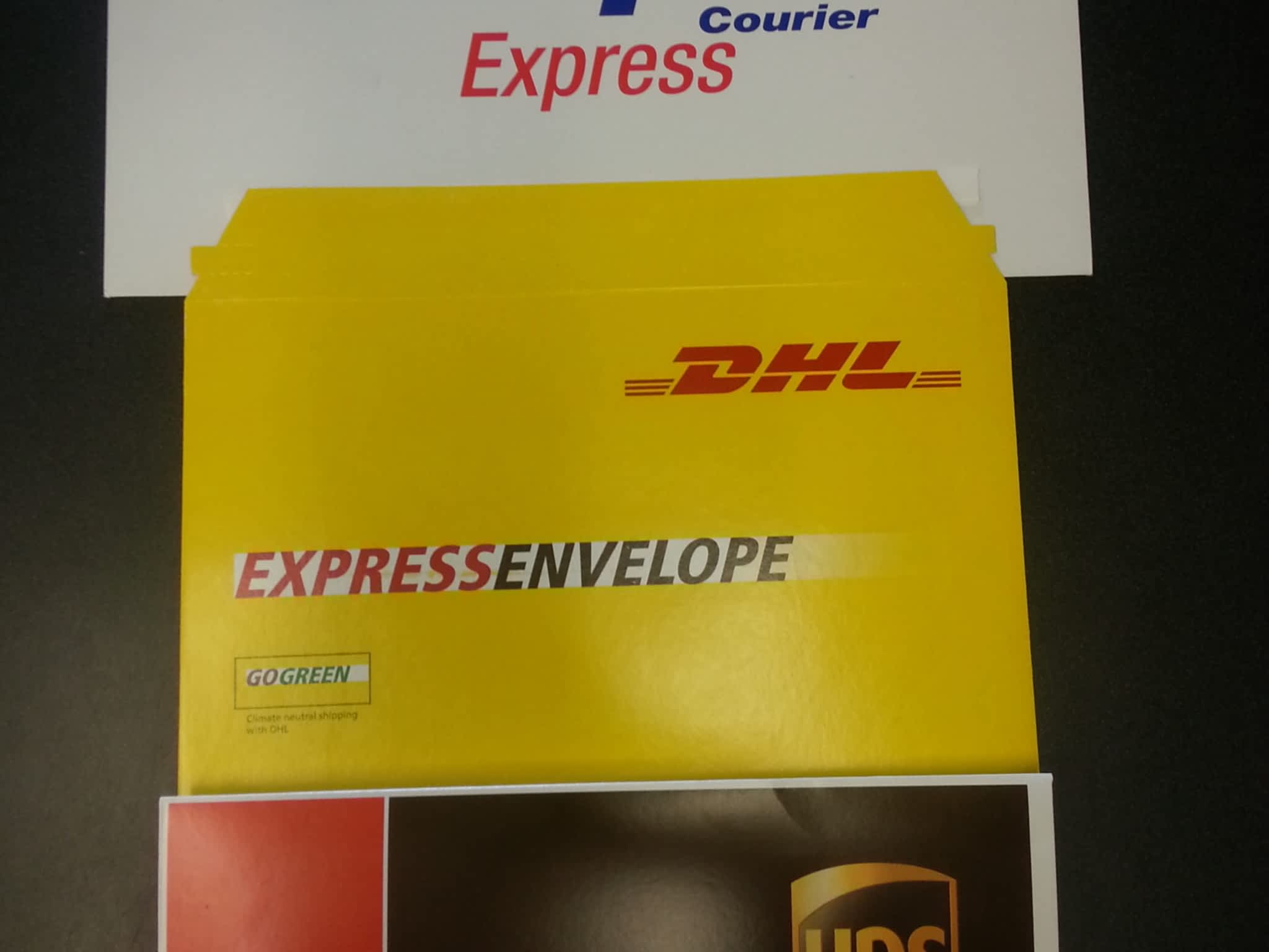 photo Expédition UPS-DHL-Canpar et Location Casier Postal