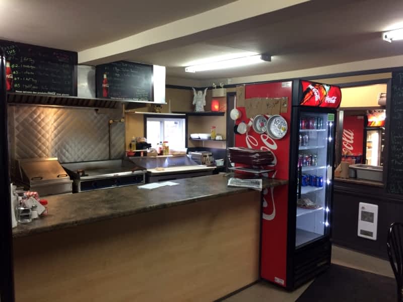 Casse-Croute Chez Jojo - Menu, Hours & Prices - 2143 ch Tour Casse-Croute Chez Jojo - Menu, Hours & Prices - 2143 ch Tour