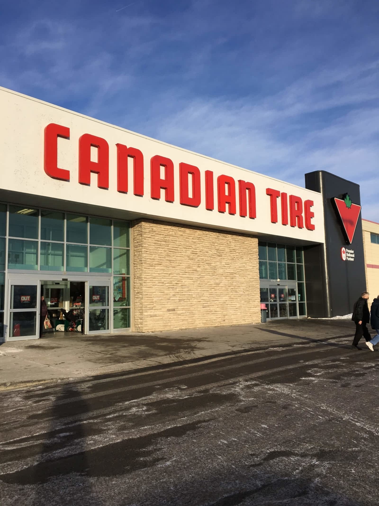 canadian tire steinbach store hours
