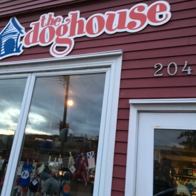 The Doghouse - Magasins d'accessoires et de nourriture pour animaux