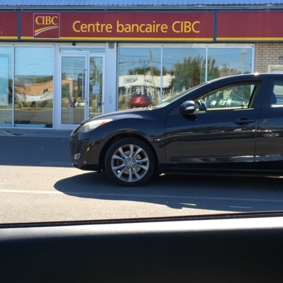 Centre bancaire CIBC avec guichet automatique - Banques