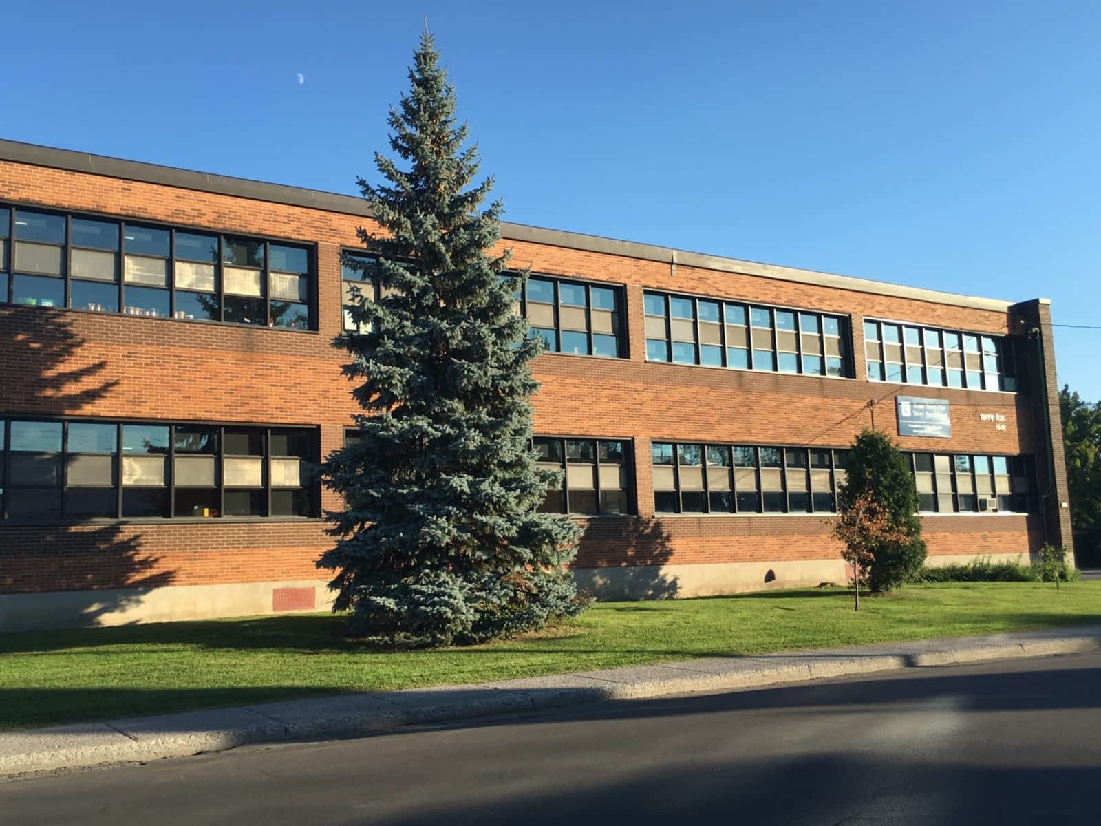 Elementary Schools Riverside School Board Terry Fox 1648, rue