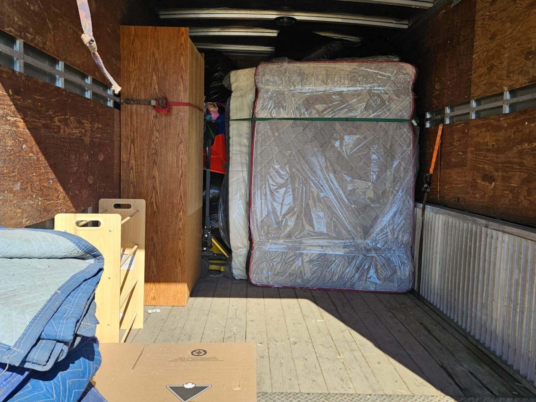 photo Black Wings Delivery