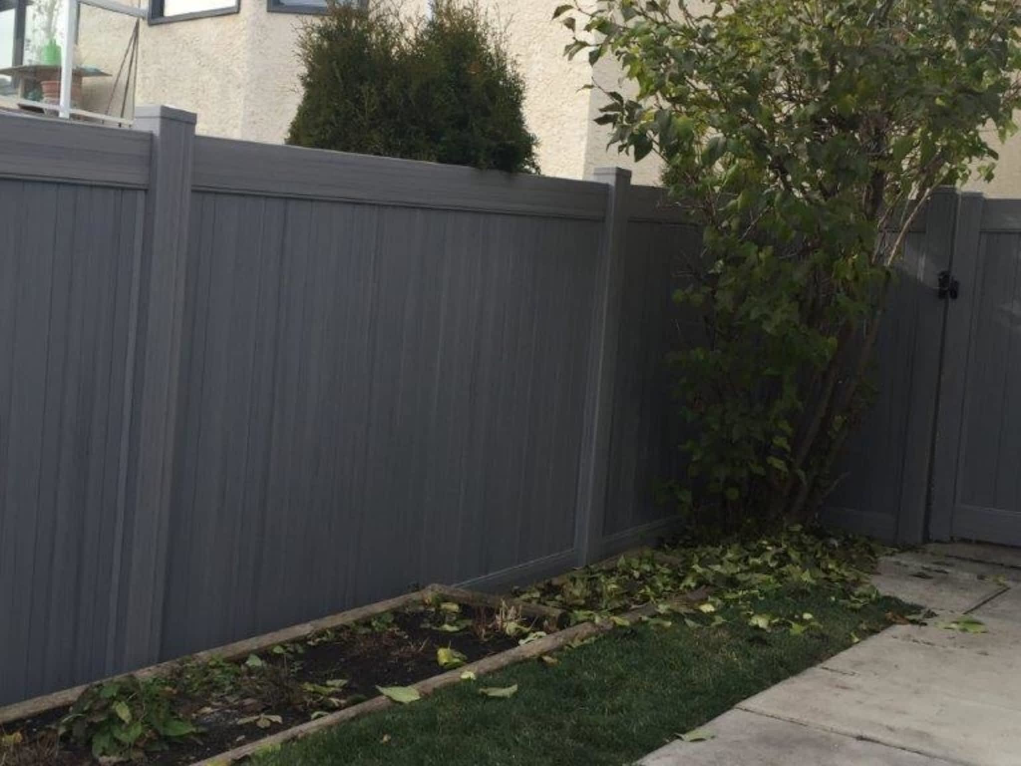 photo Decked Out Vinyl Fencing