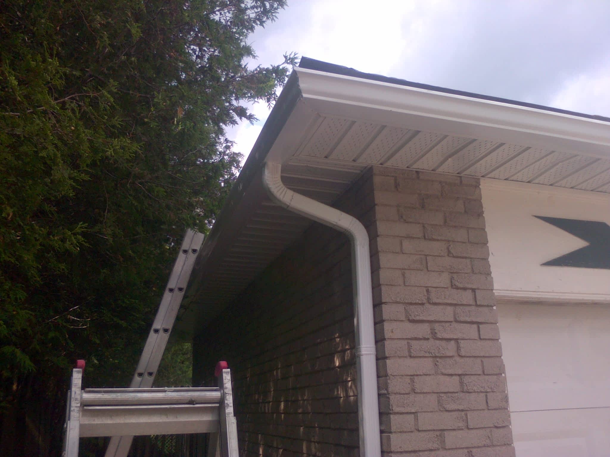 photo Apex Roofing & Eavestrough