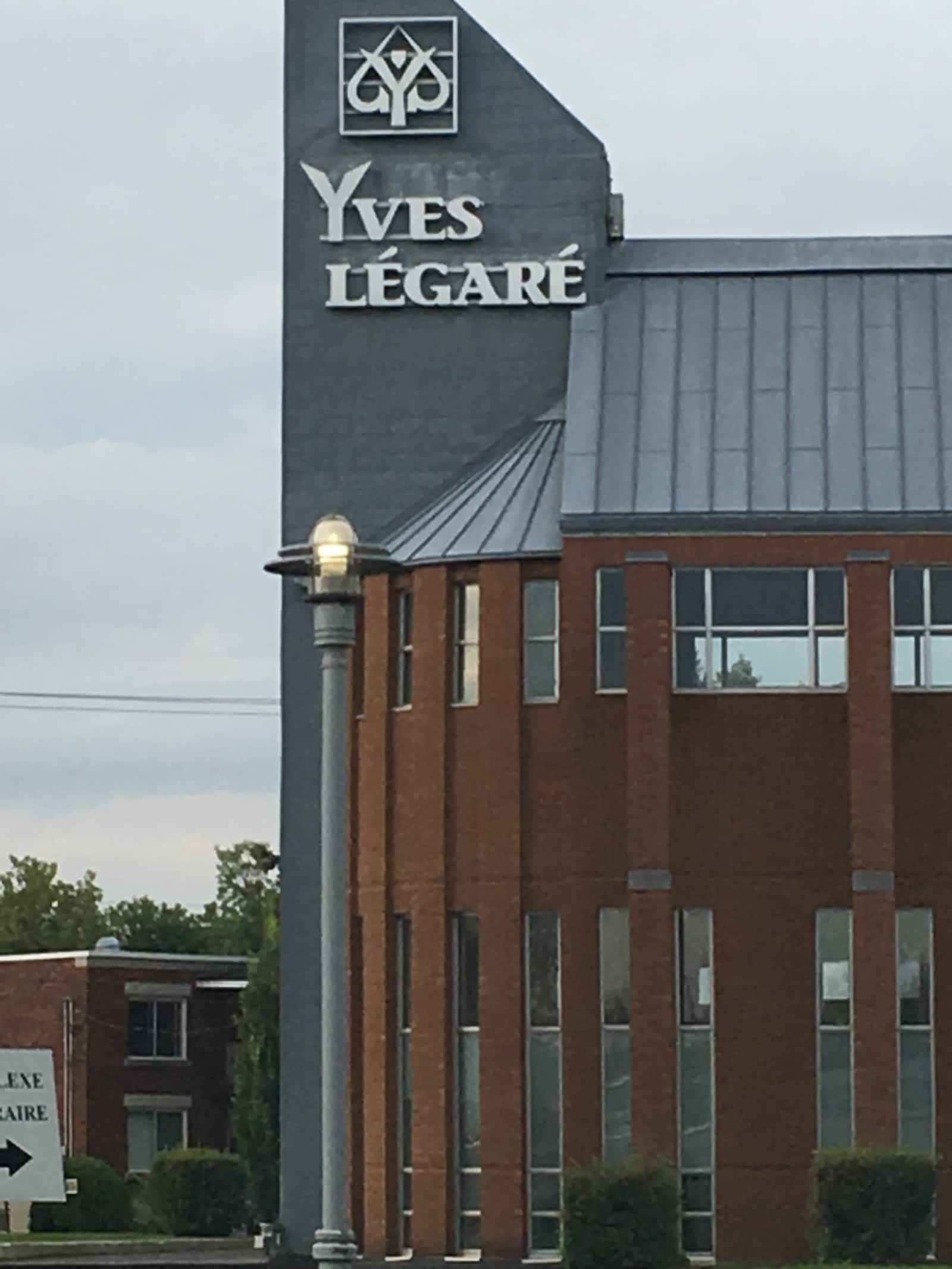 Complexes funéraires Yves Légaré Inc Horaire d'ouverture 1350 Chomedey A13 O, Laval, QC