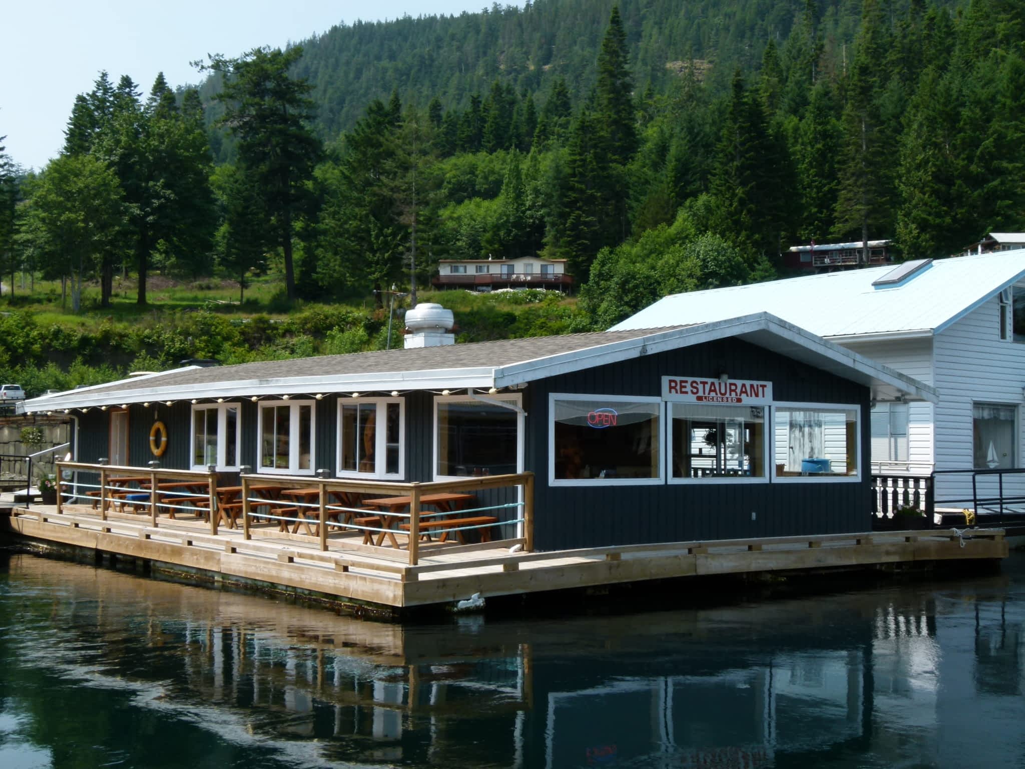 photo Narrows Floating Restaurant