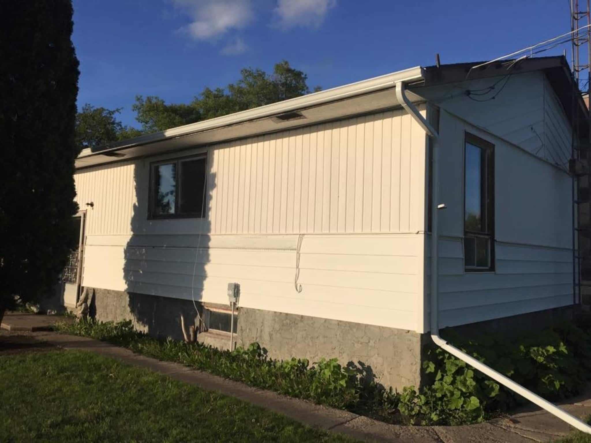 photo Chalice's Eavestroughing