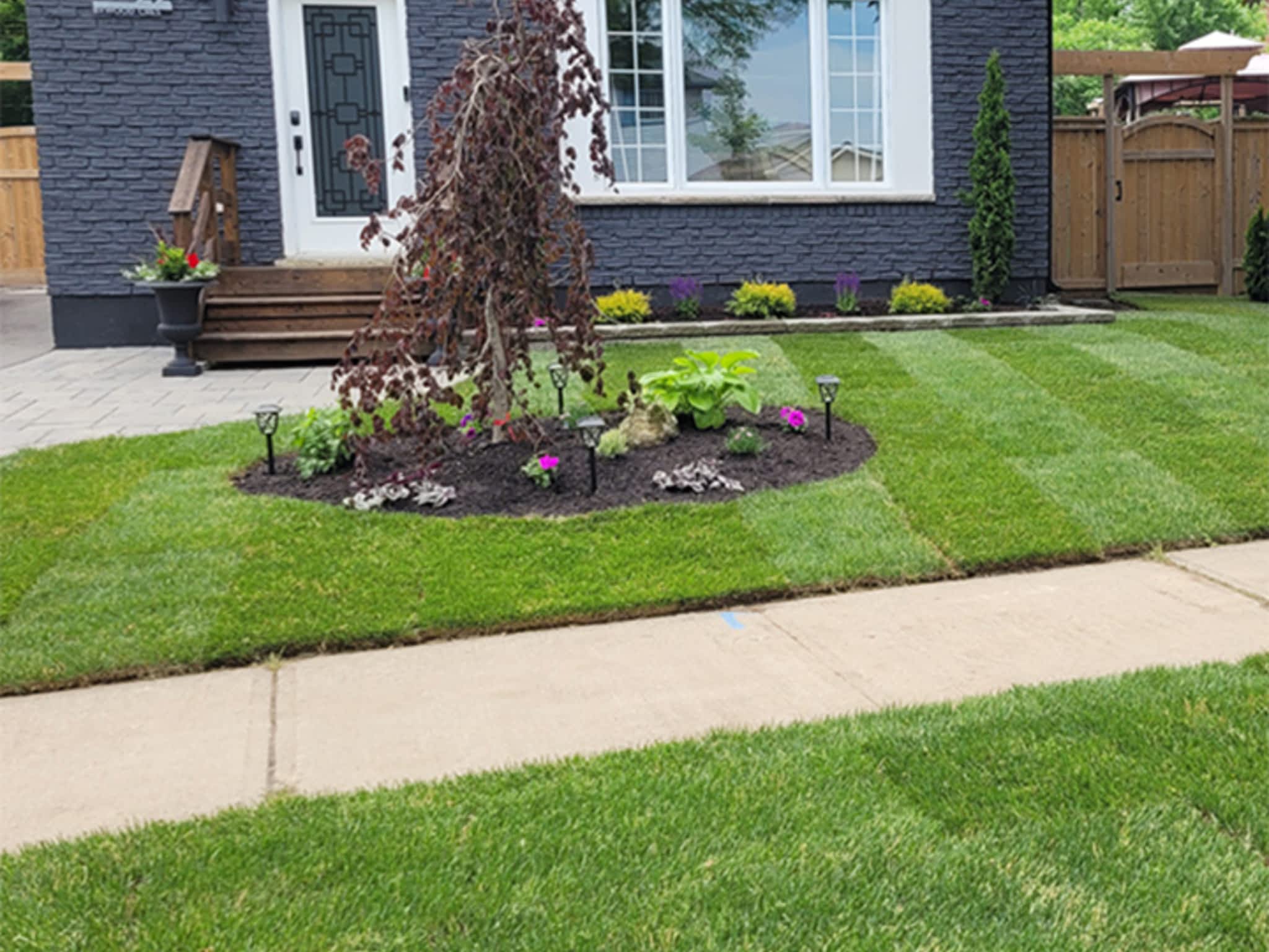 photo Upscale Landscaping