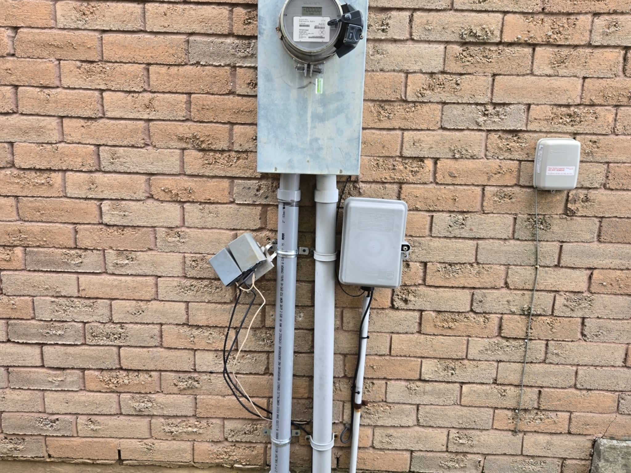 photo Henry & Son Electric Inc