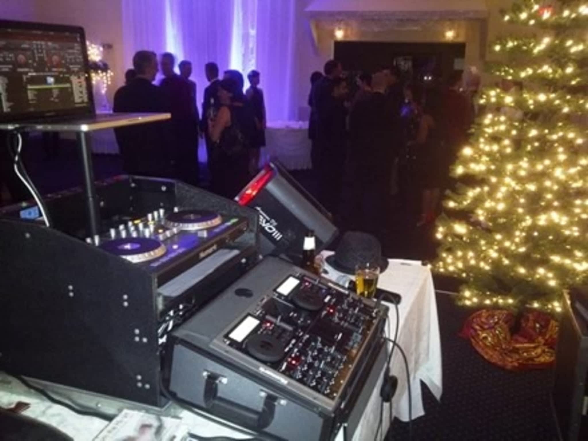 photo RJM Sounds Disc Jockey Services