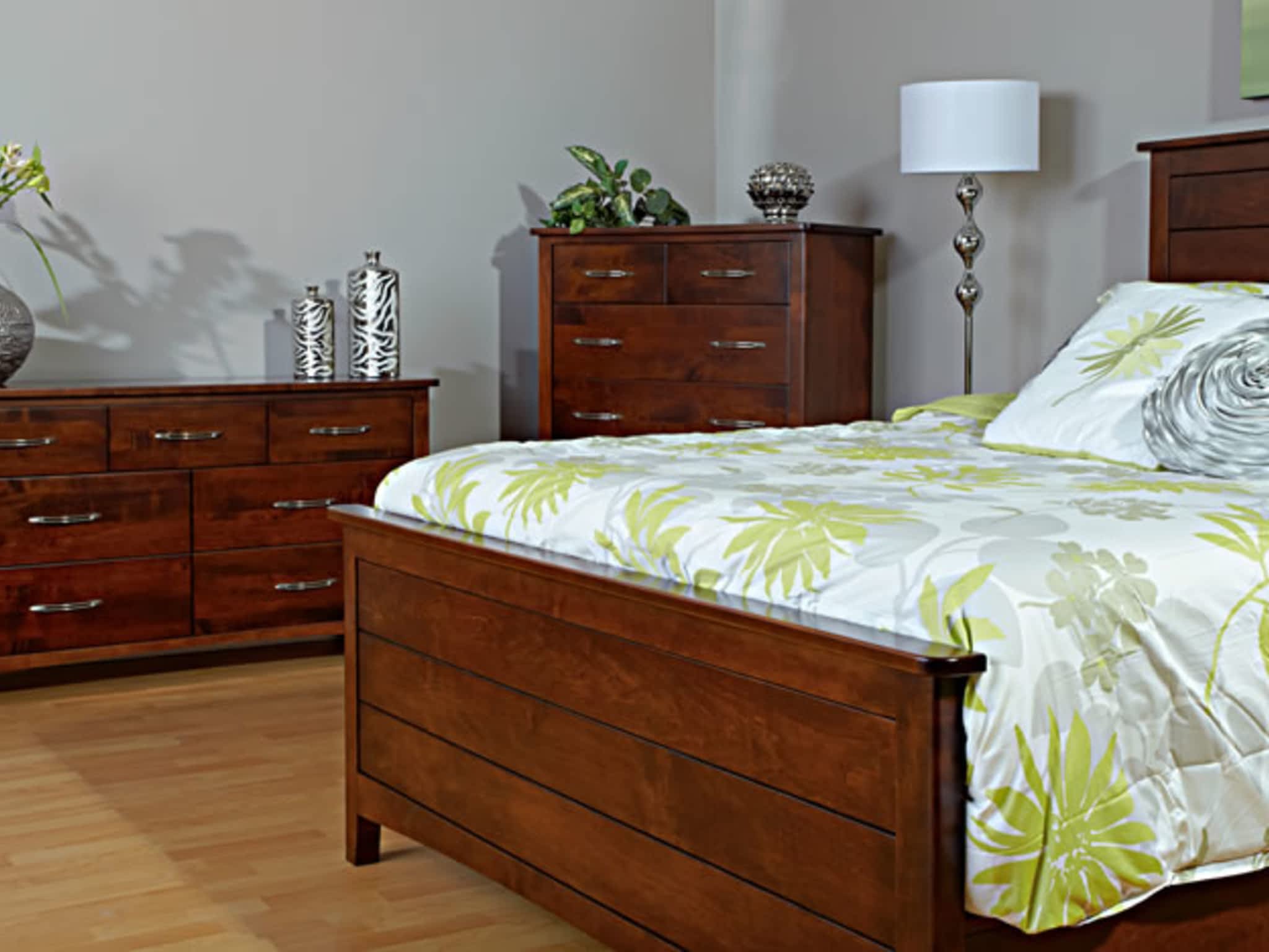 photo McLeary's Canadian Made Quality Furniture & Mattresses