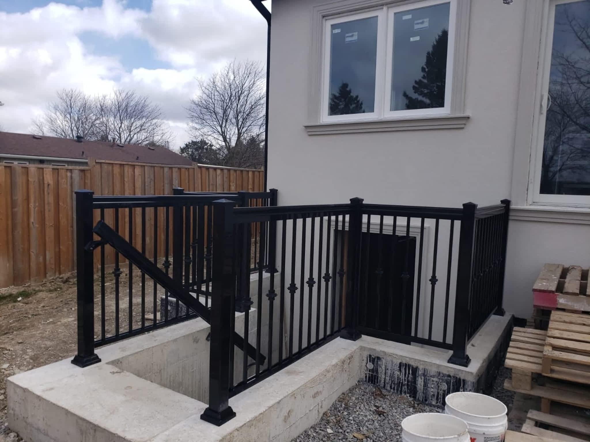 photo TG Aluminum Railings Inc