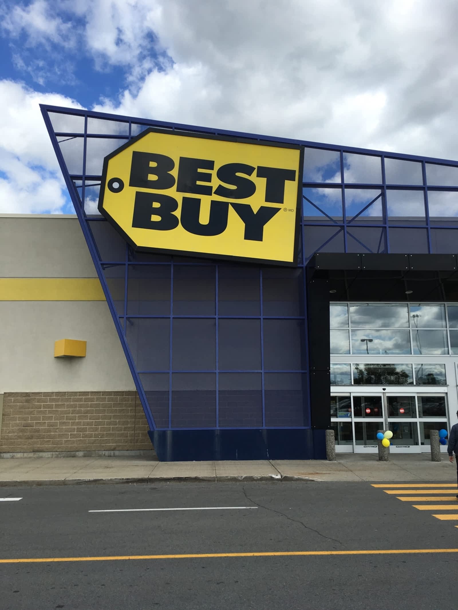 Best Buy Opening Hours 1600 boul Le Corbusier, Laval, QC