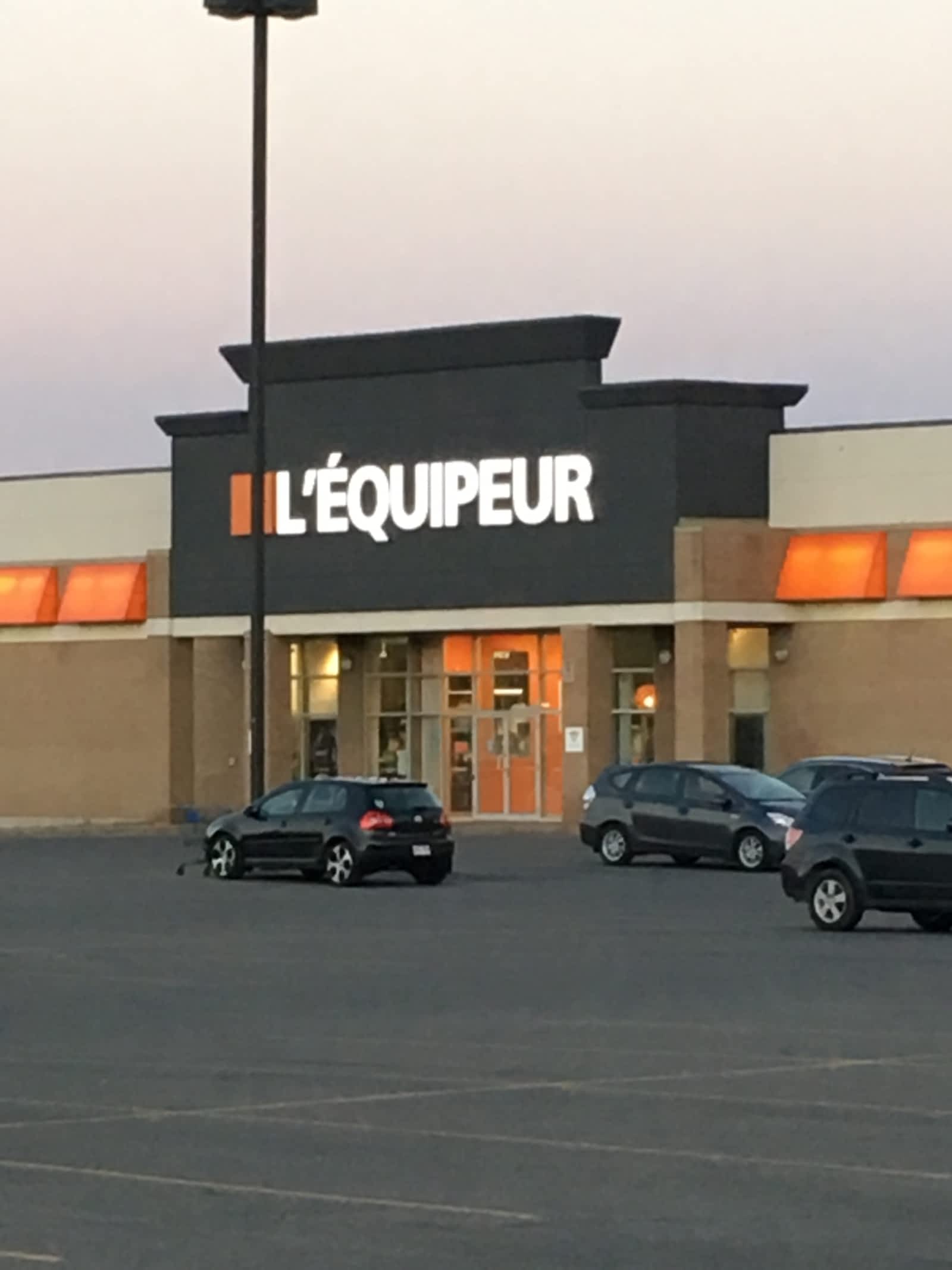 L'Équipeur 76817 boul Newman, Lasalle, QC