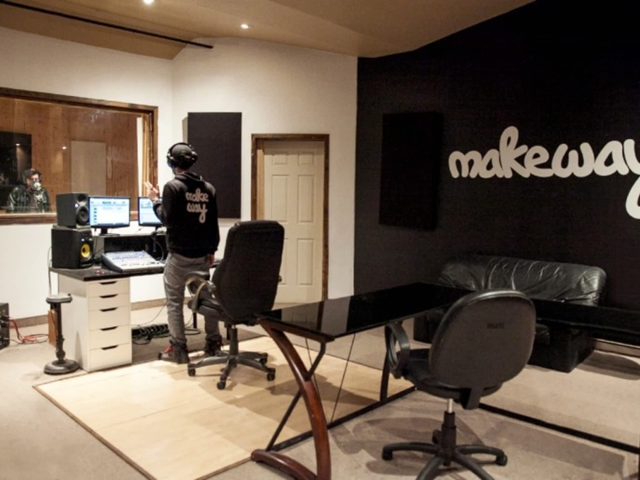 photo MakeWay Studios