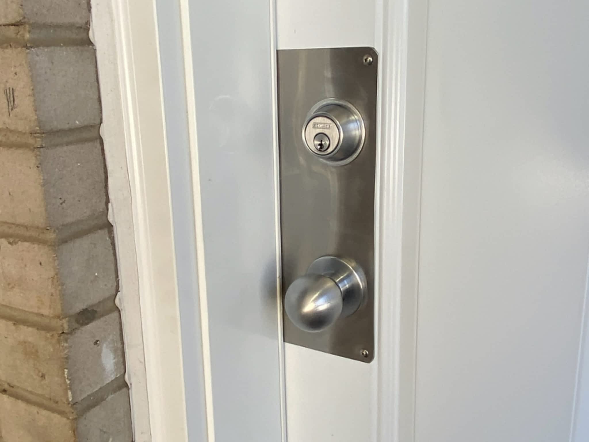 photo Complete Door and Lock