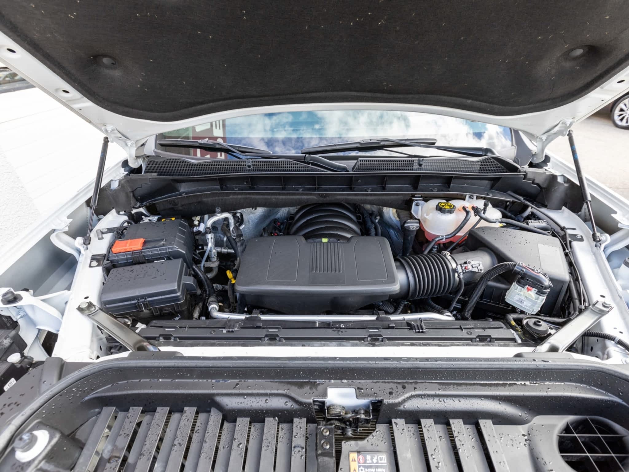 photo West Perimeter Auto Service & Collision Centre