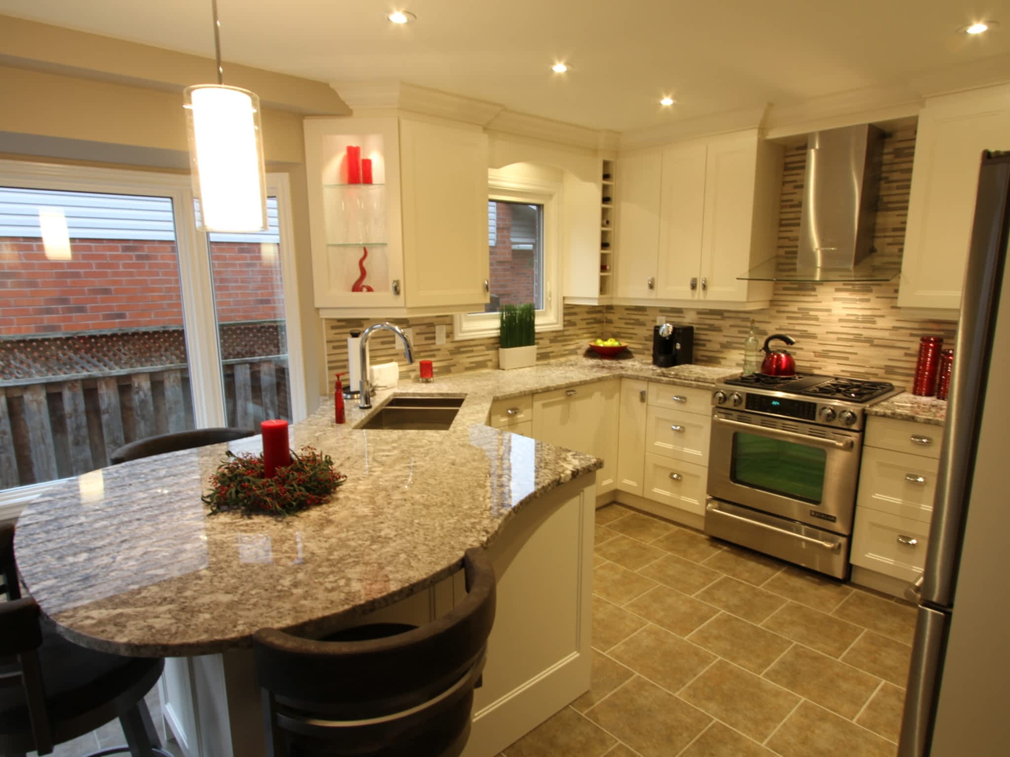 photo Classic Kitchens Designs & Renovations Ltd