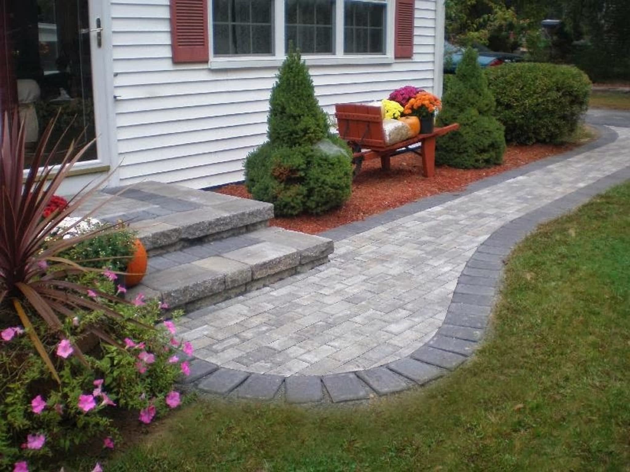photo Professional Landscaping & Interlocking