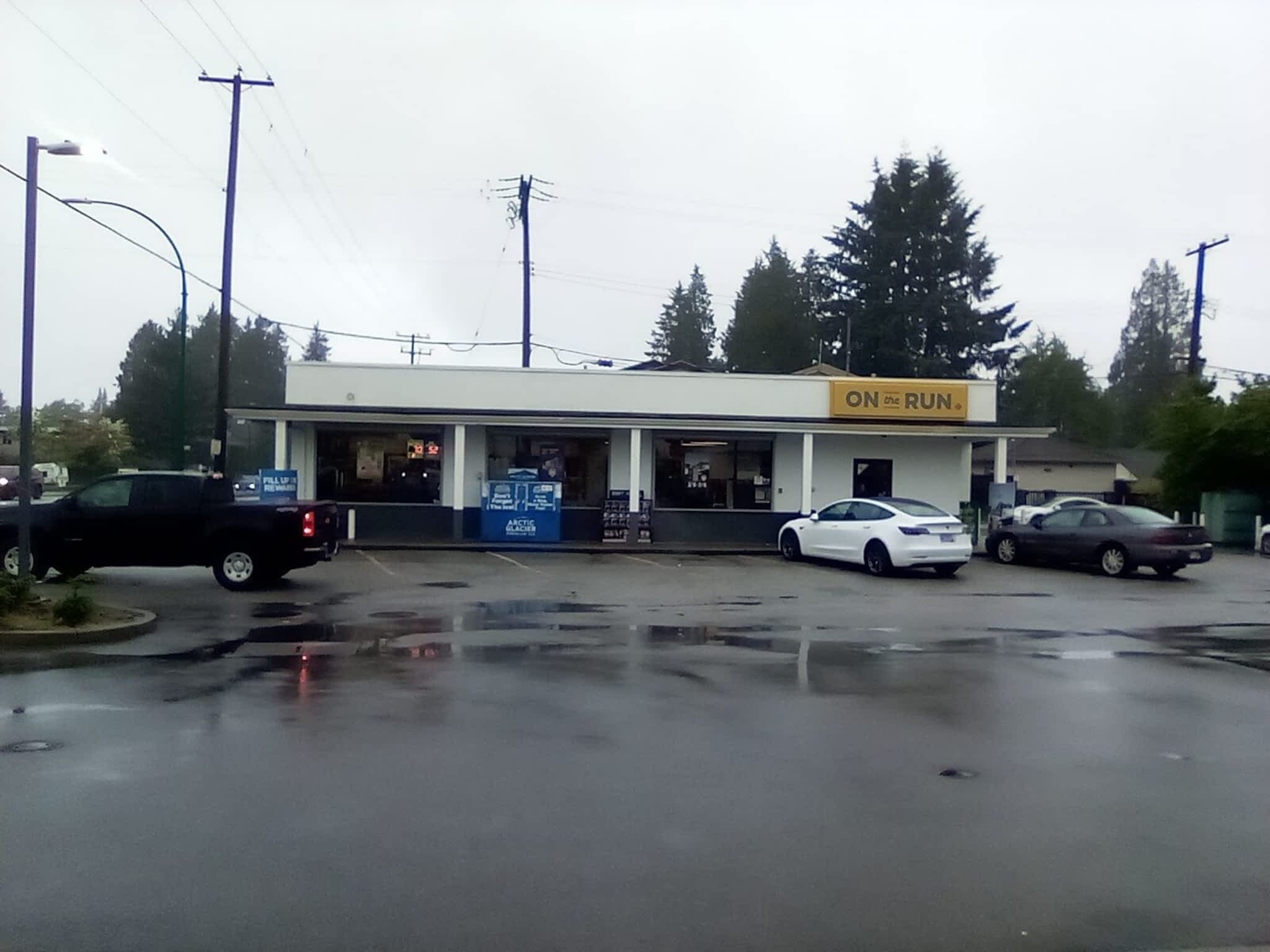 photo On The Run - Convenience Store