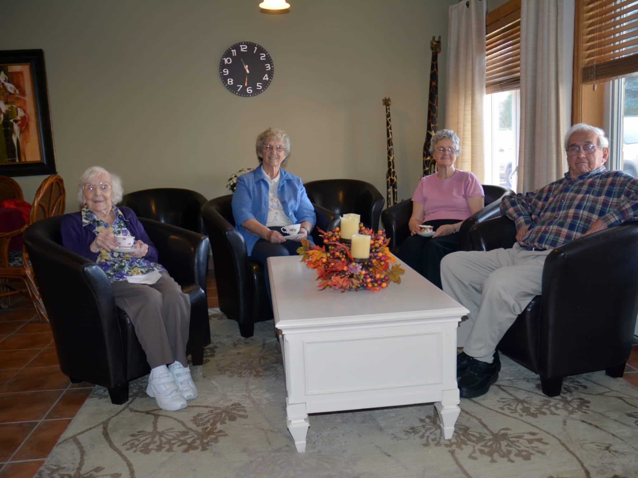 Переезд пенсионеров. Дом престарелых. Развлечения для пенсионеров. Дом престарелых в Израиле.