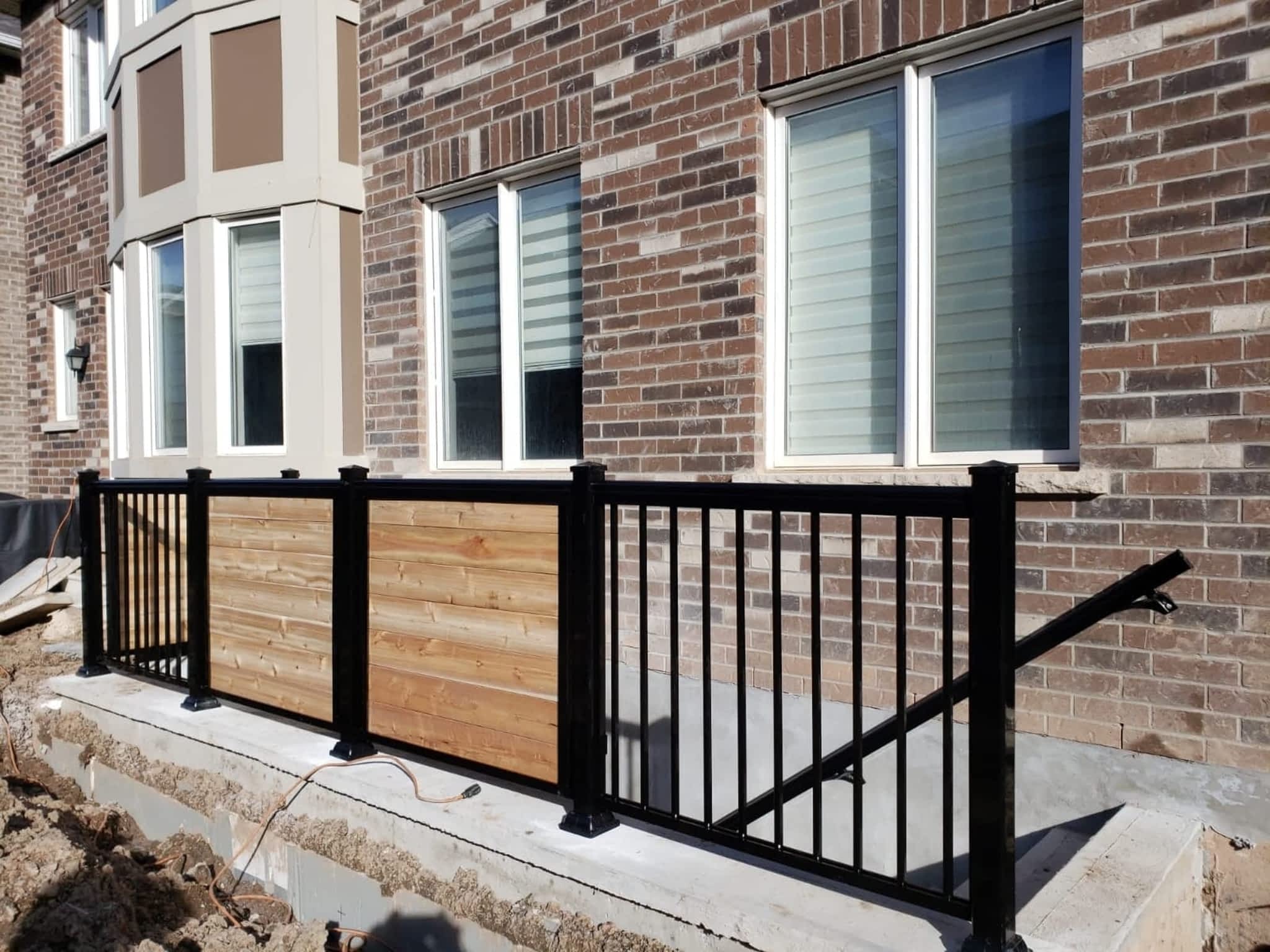 photo TG Aluminum Railings Inc