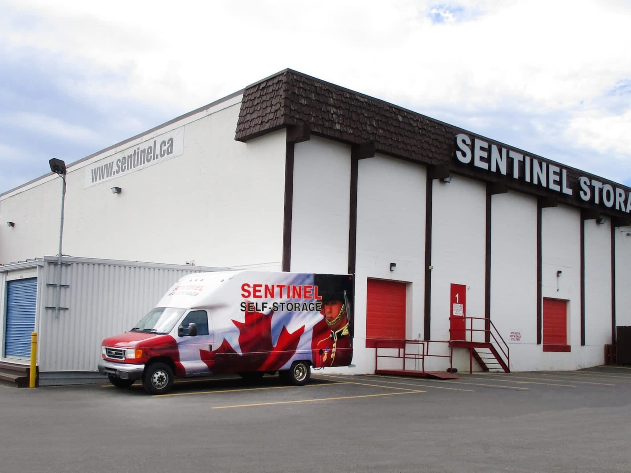 photo Sentinel Storage - Calgary West (Self-Serve)