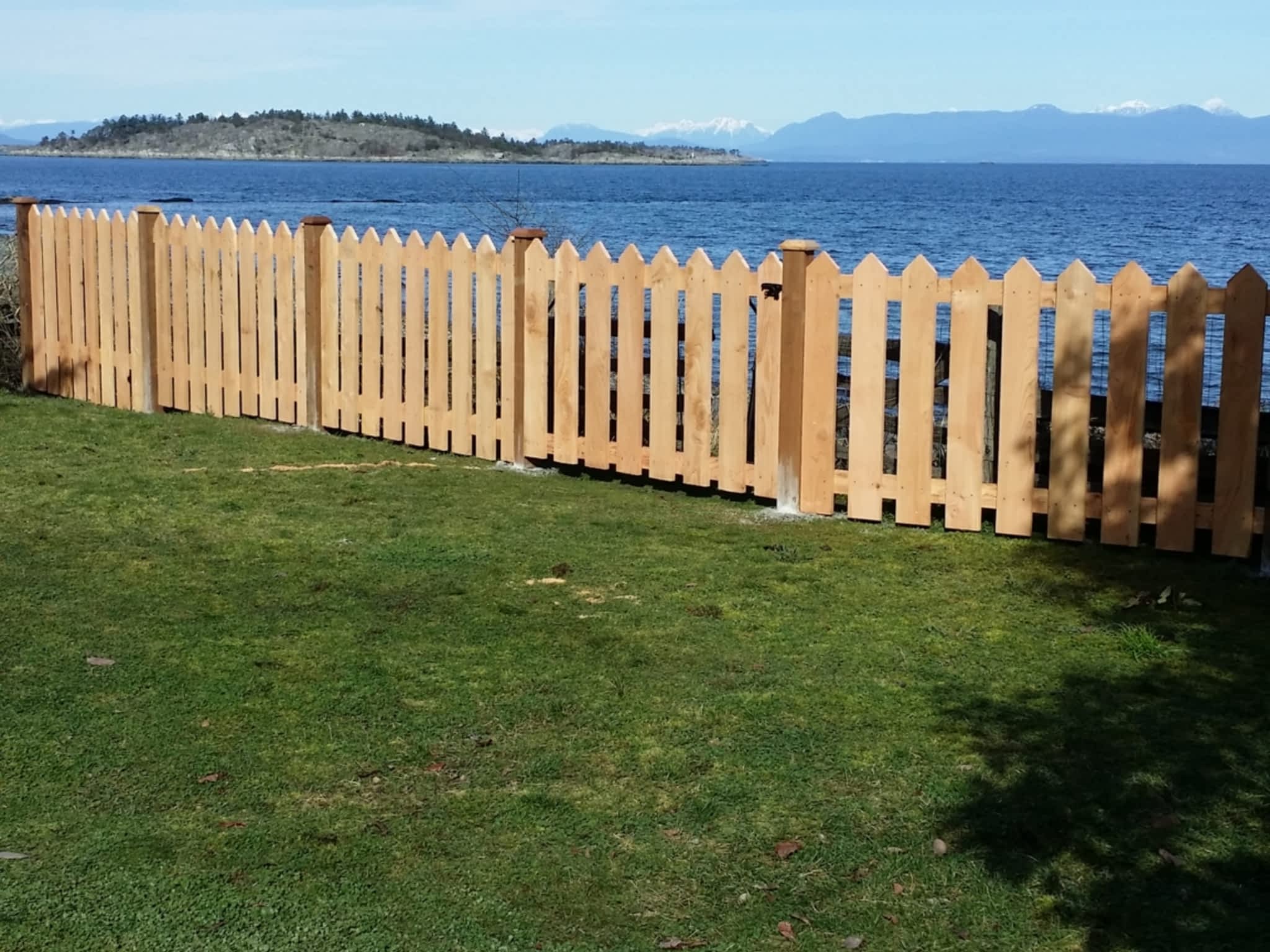 photo Vancouver Island Fence Company