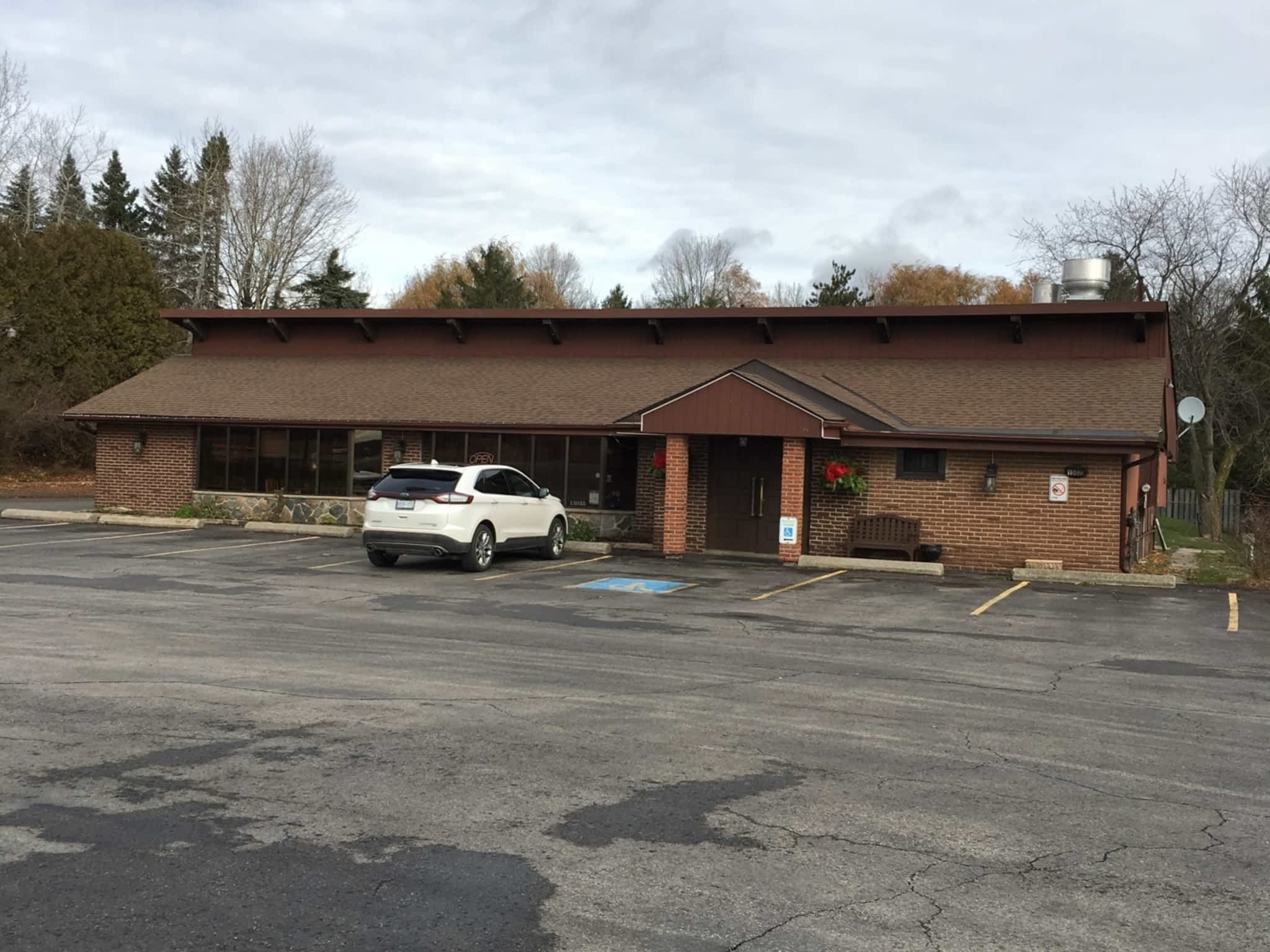 photo Wishbone Restaurant Steakhouse & Tavern
