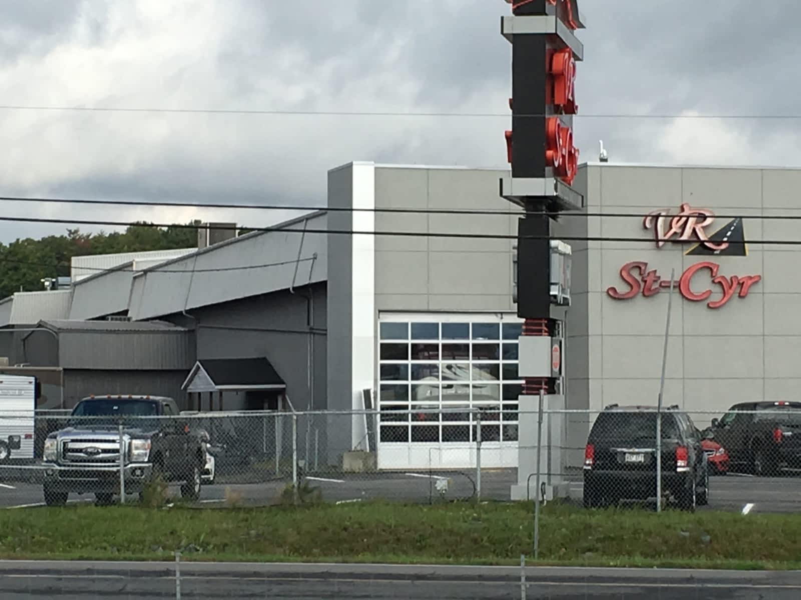 VR StCyr Opening Hours 3465 rue de l'Industrie, SaintMathieude