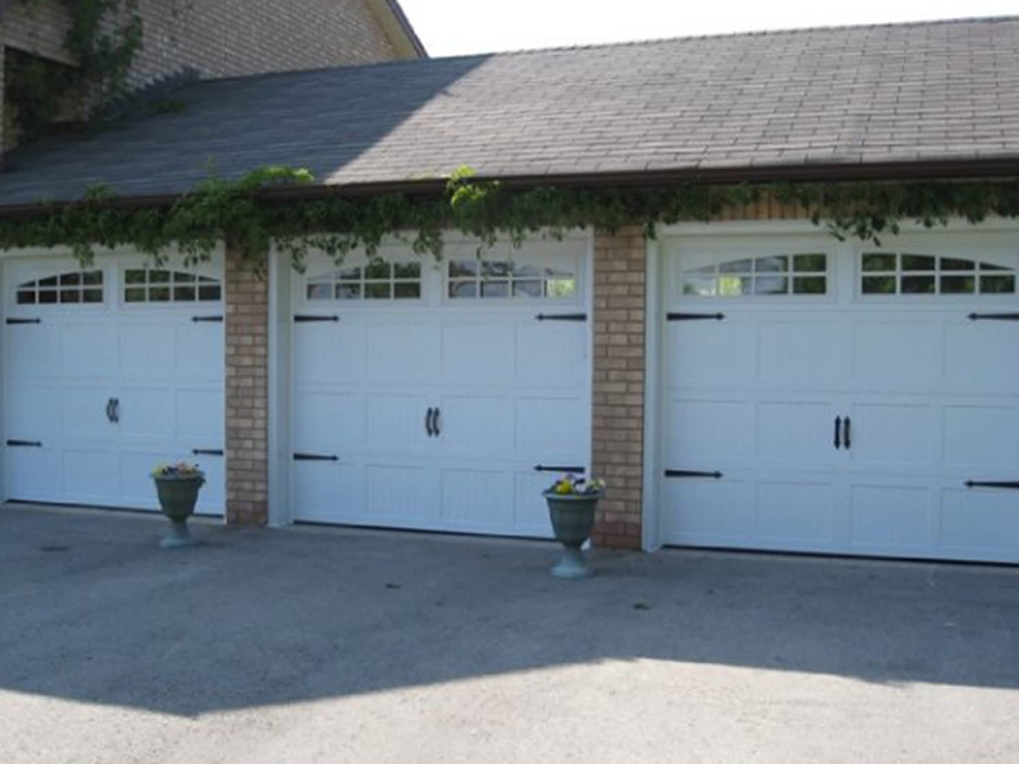 photo Junior's Garage Doors