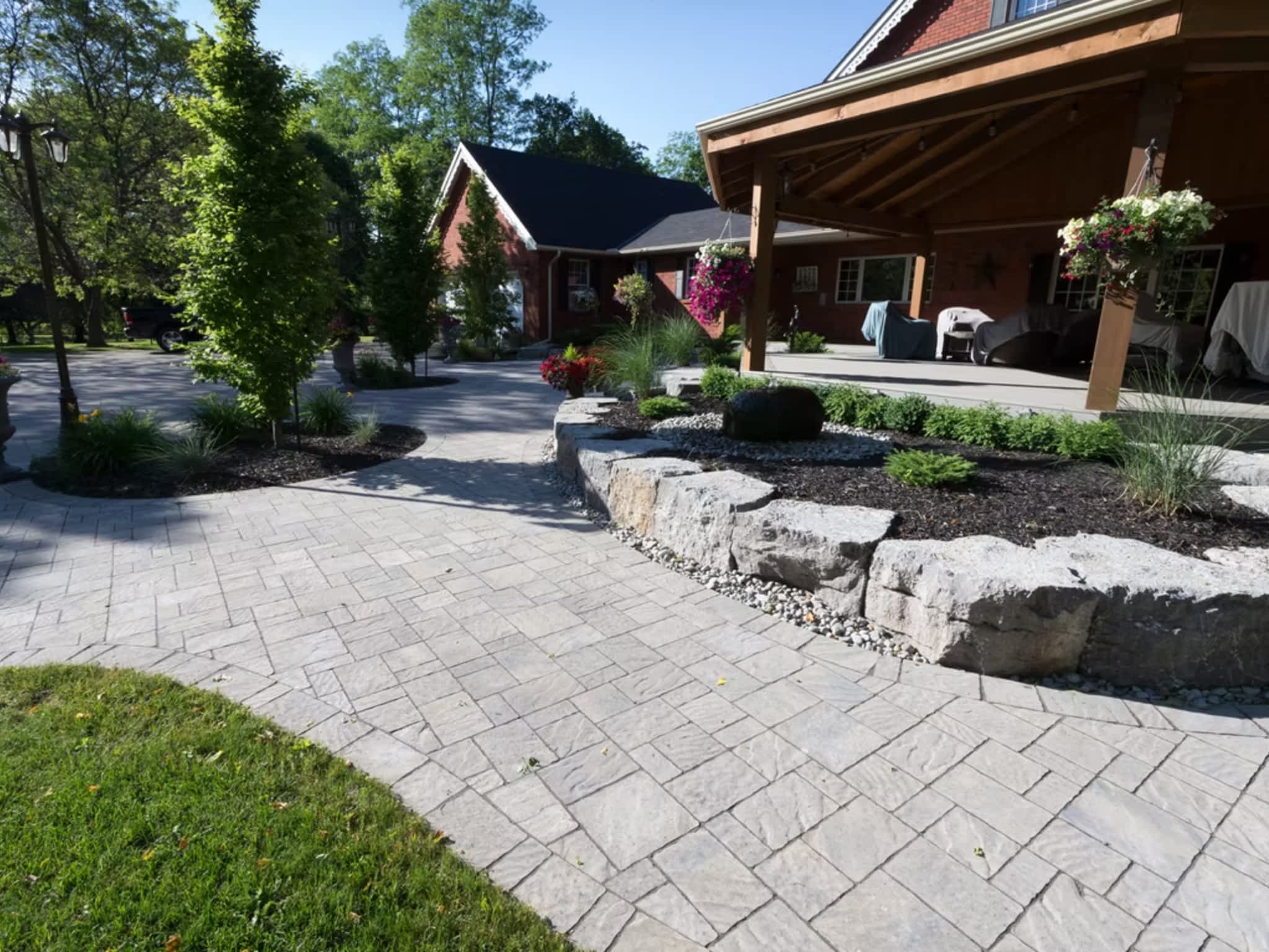 photo Cedarlane Landscape & Design