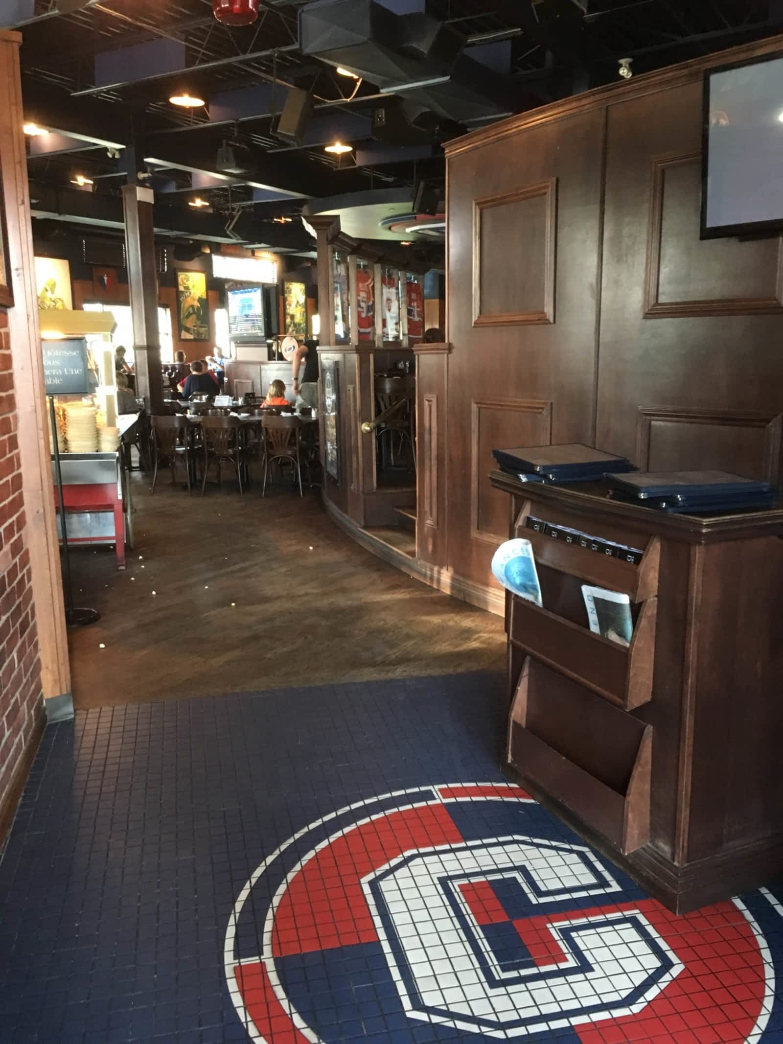 La Cage Brasserie sportive Horaire et Réservation 9300 boul Leduc