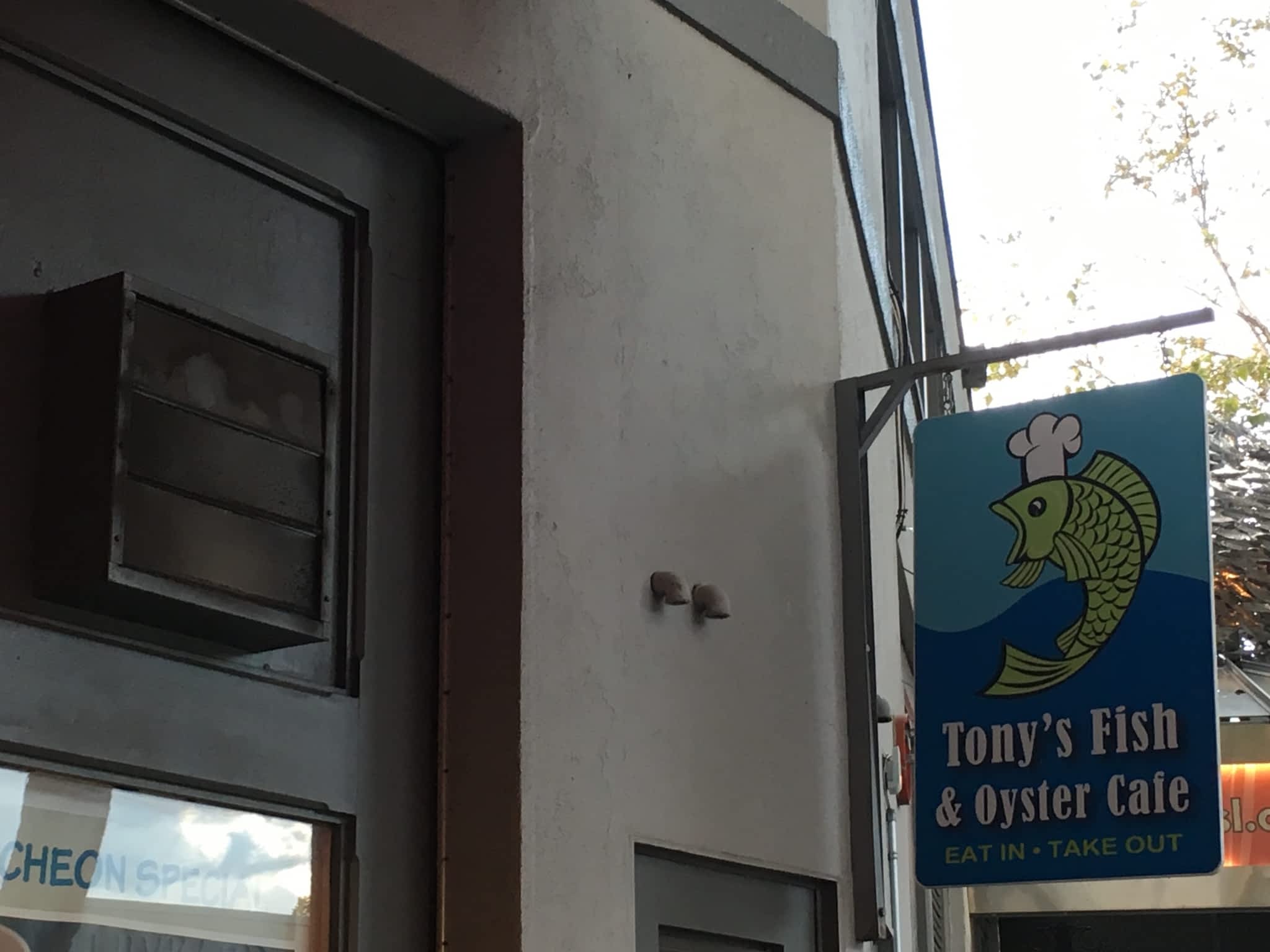photo Tony's Fish & Oyster Cafe