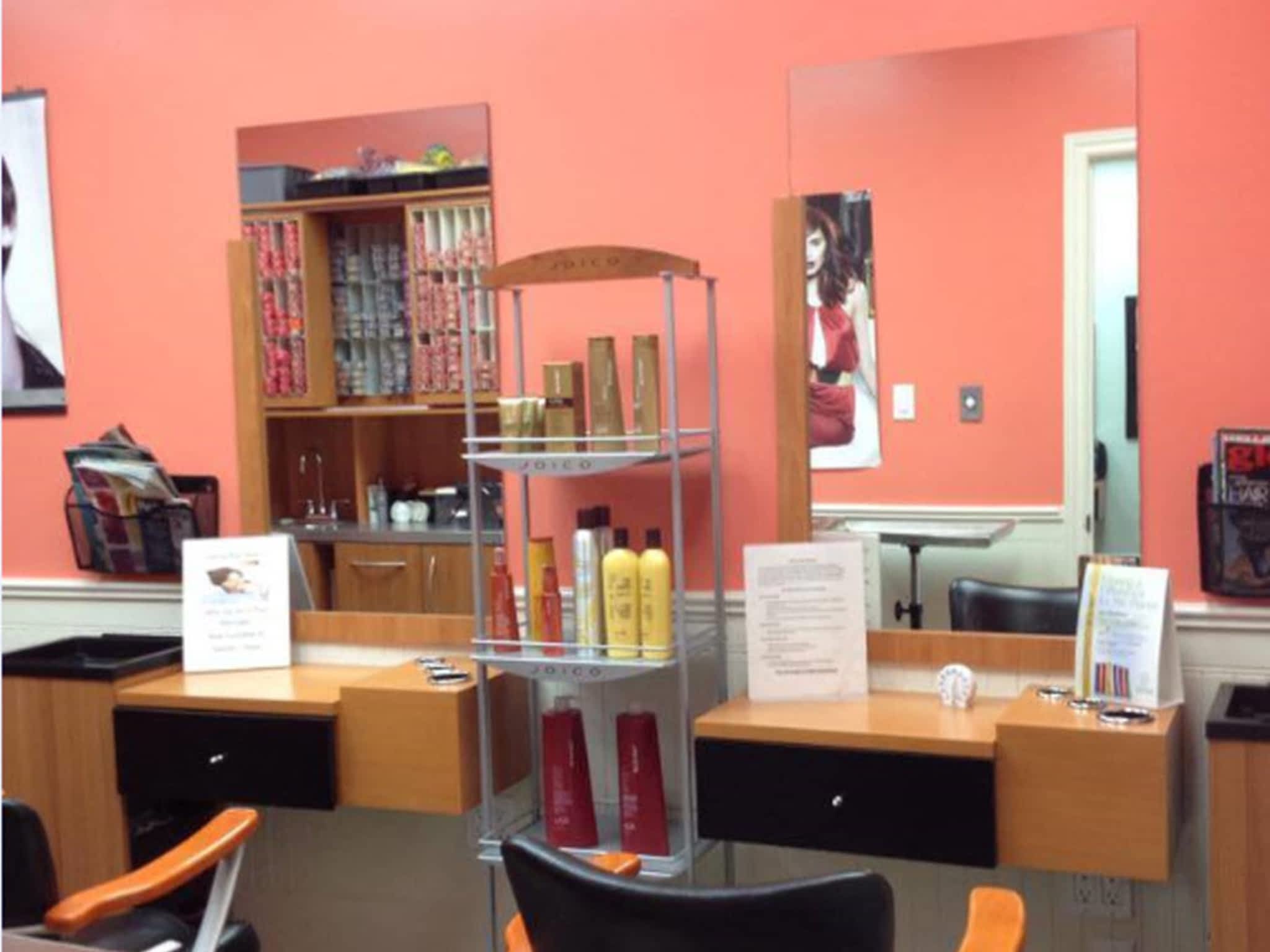 photo Glenda's Place Hair Salon