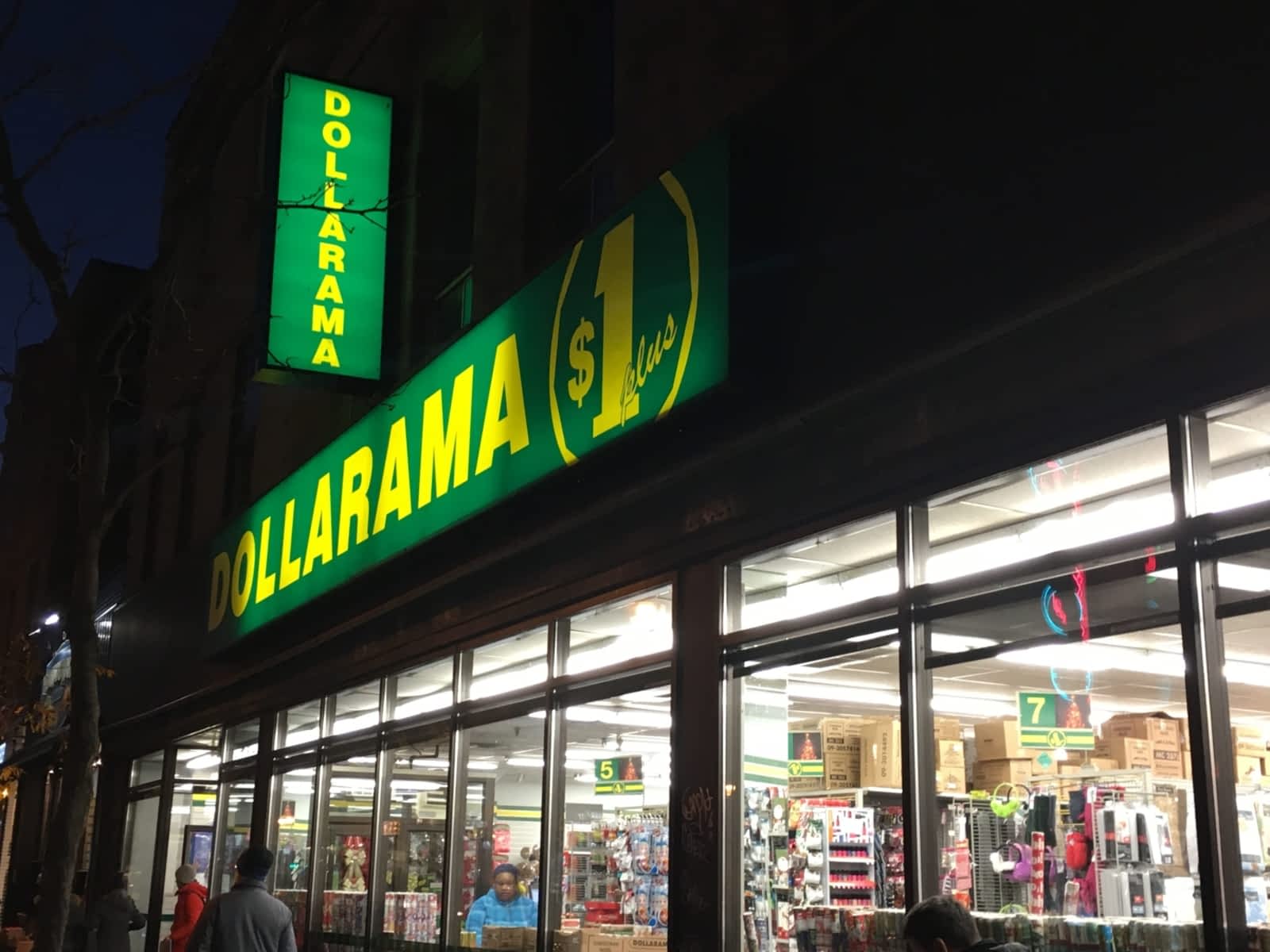 Dollarama Horaire d'ouverture 1665 av du MontRoyal E, Montréal, QC