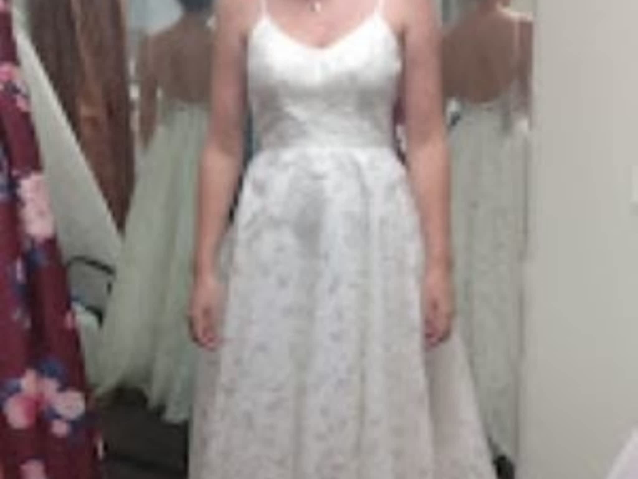 photo Lynn's Tailoring