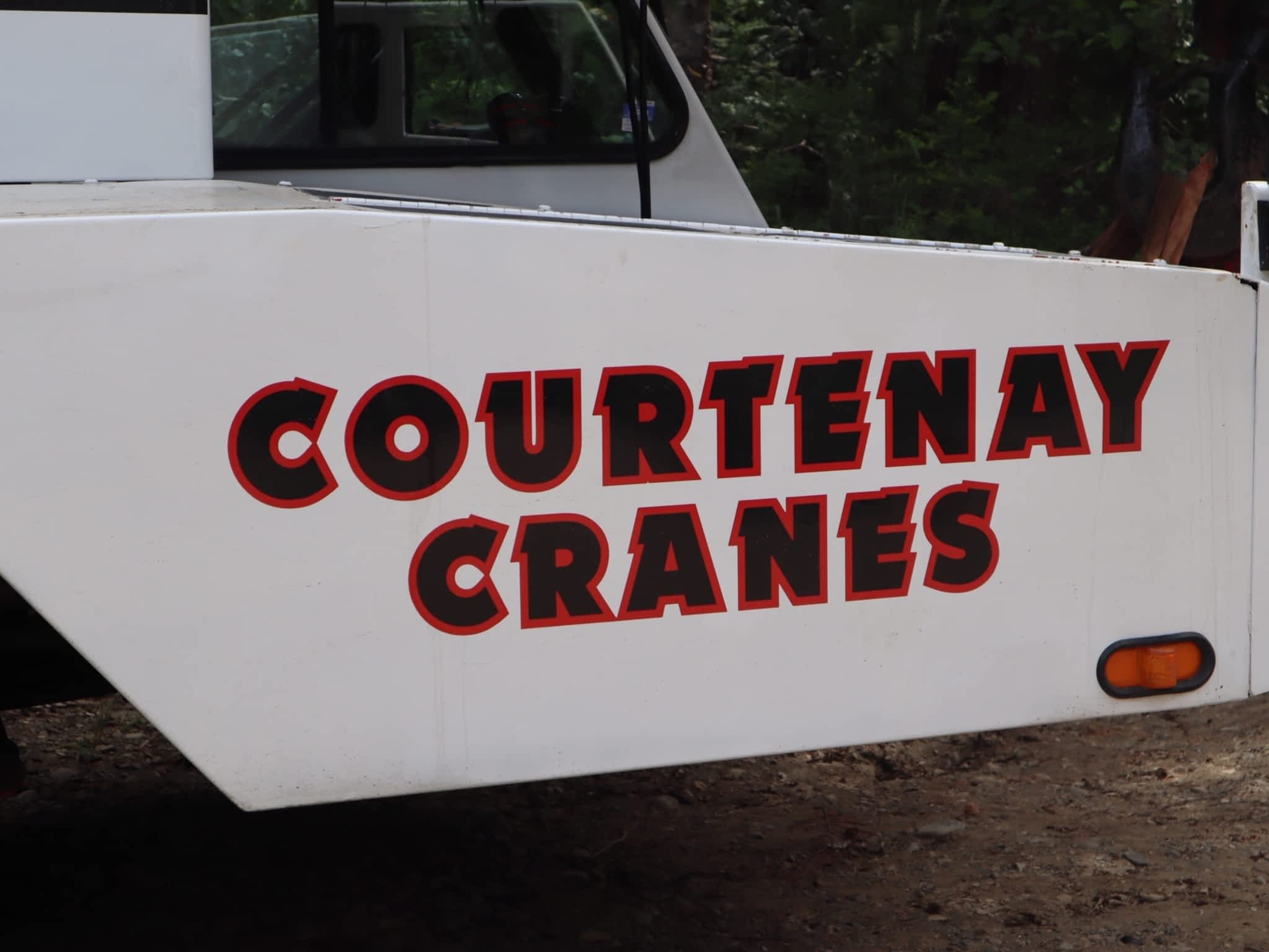 photo Courtenay Crane Service