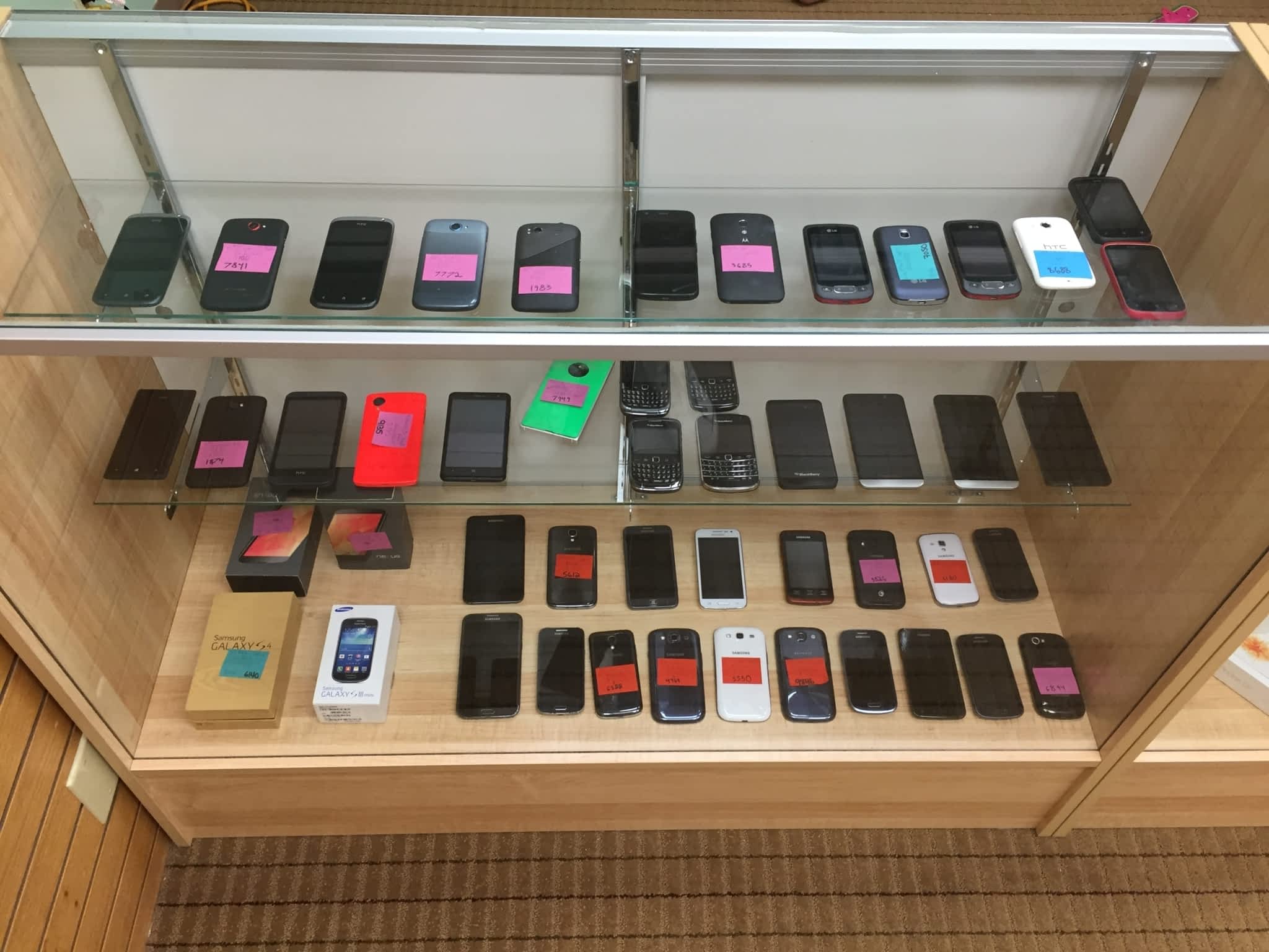 photo RANDM Used Phones