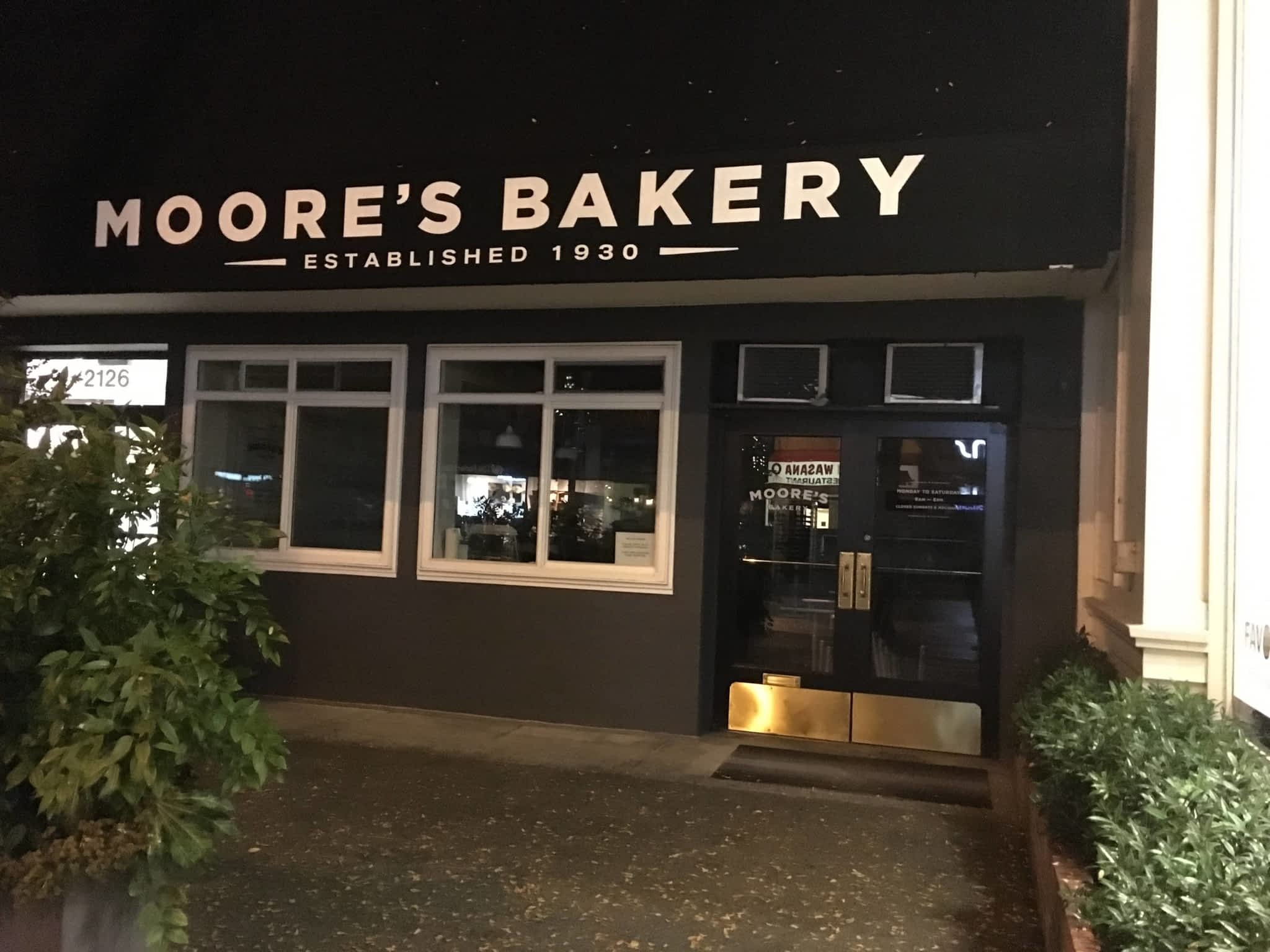 photo Moore's Bakery & Delicatessen