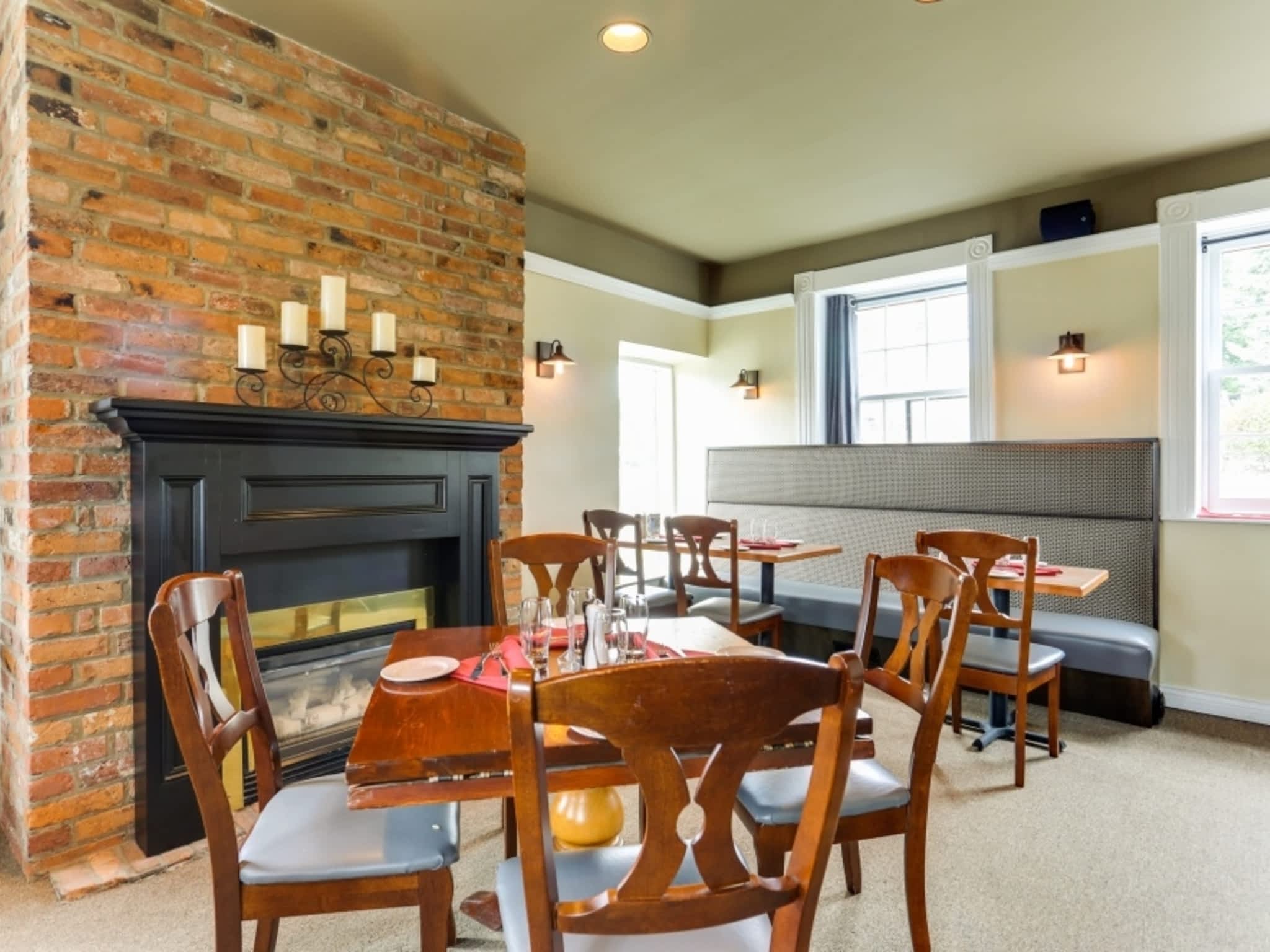 photo Greystone's Restaurant And Lounge
