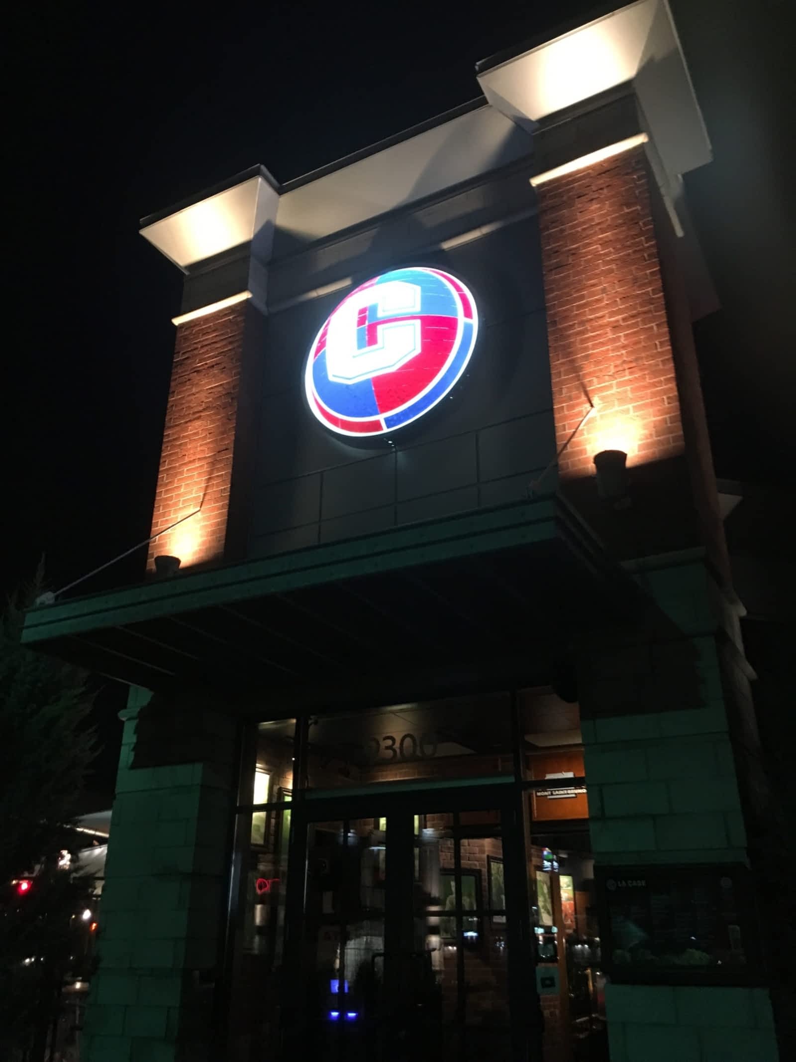 La Cage Brasserie sportive Horaire et Réservation 9300 boul Leduc