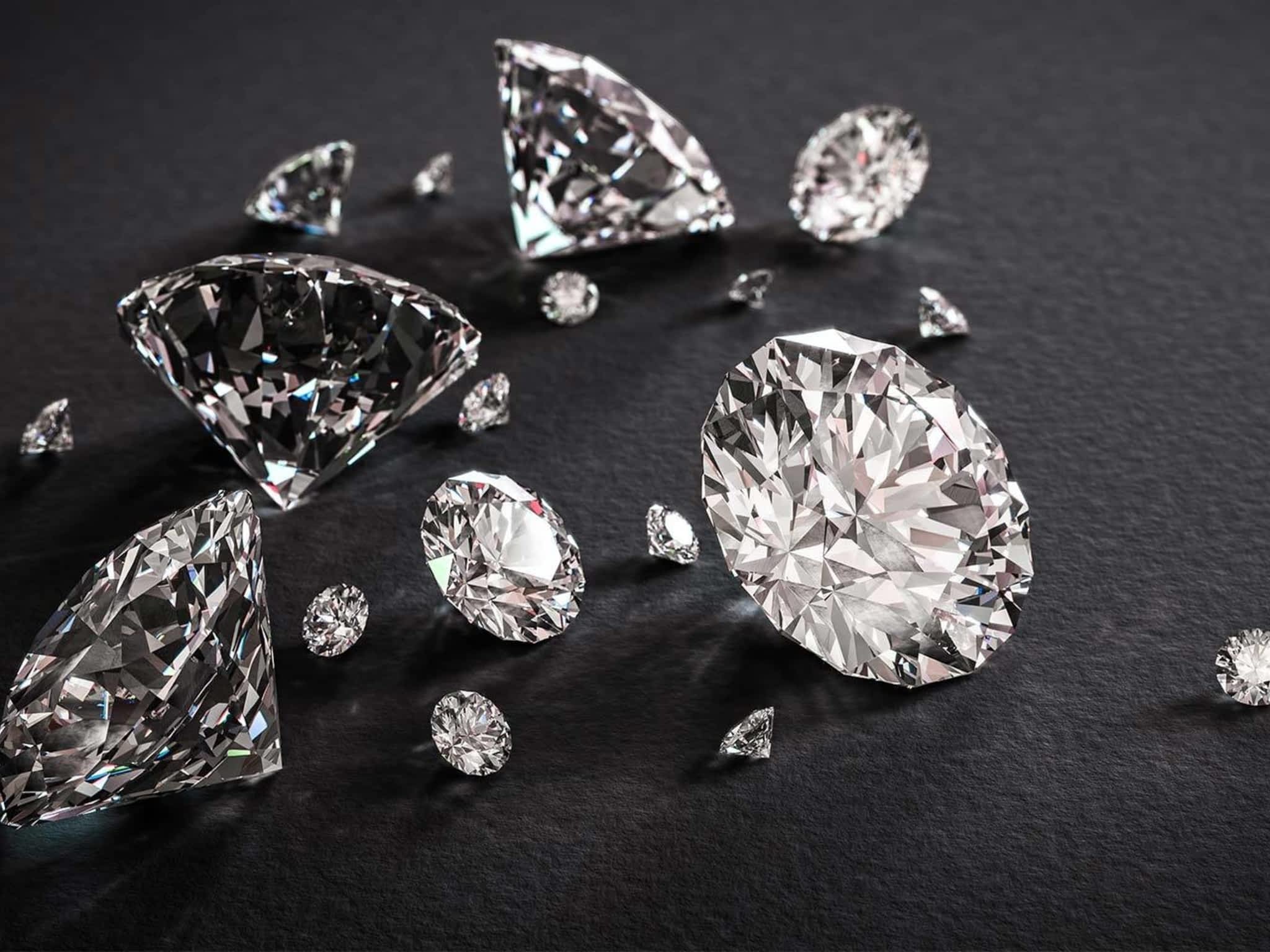 С цветными бриллиантами first class diamonds. Красивые бриллианты. Бриллианты Эстетика. Ювелирные украшения.