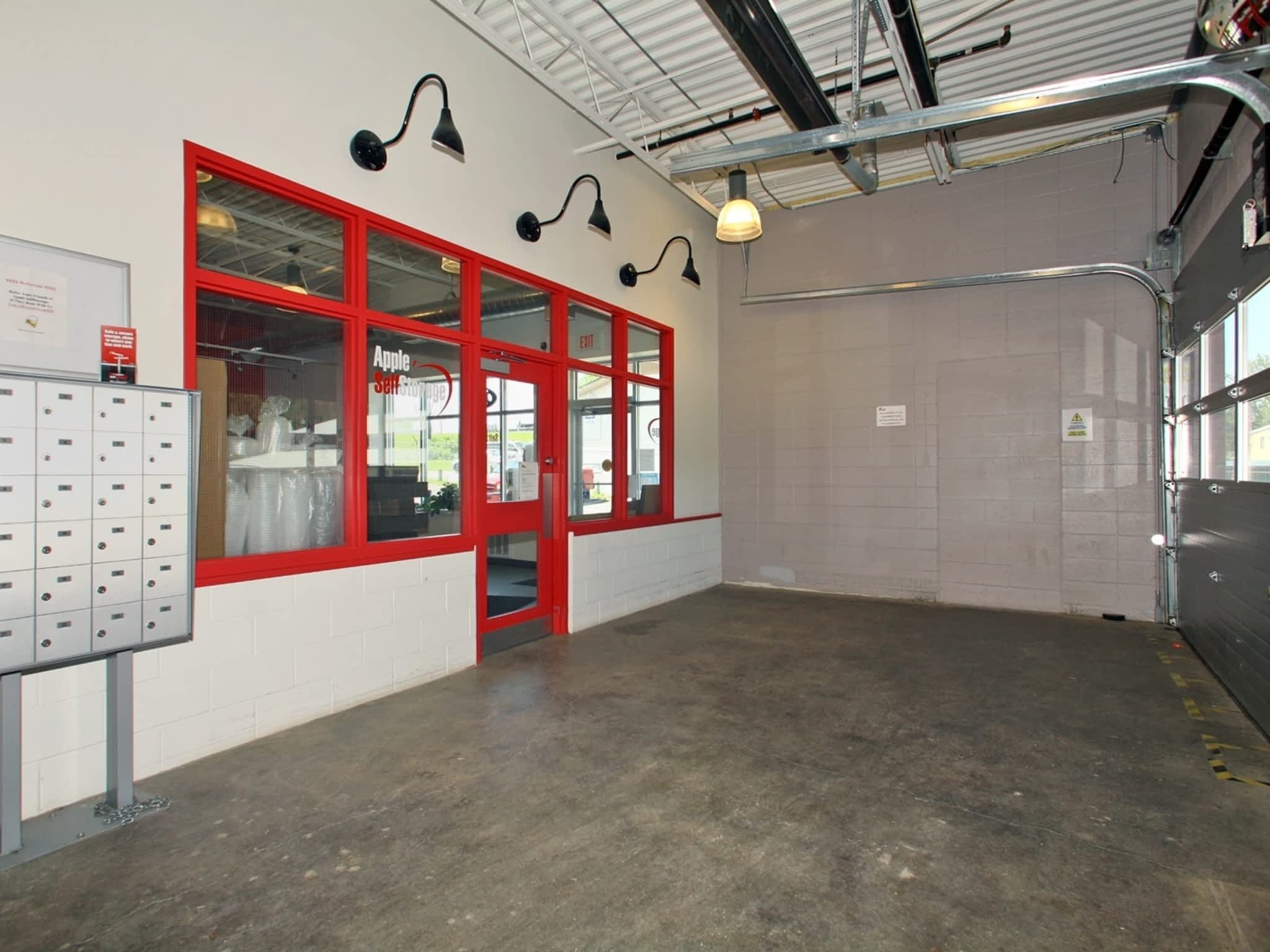 photo Apple Self Storage - Waterloo