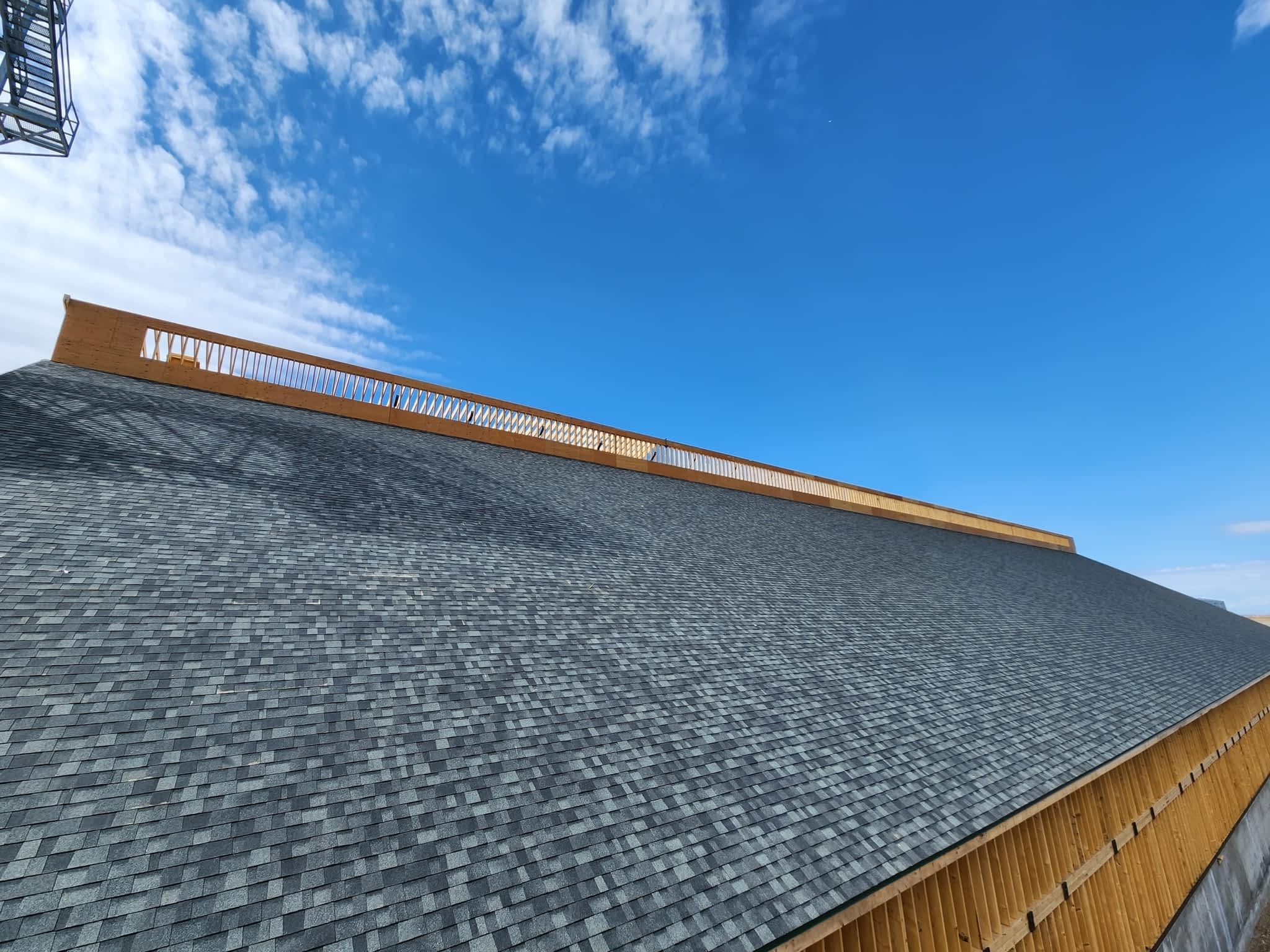 photo Straight Line Roofing Ltd