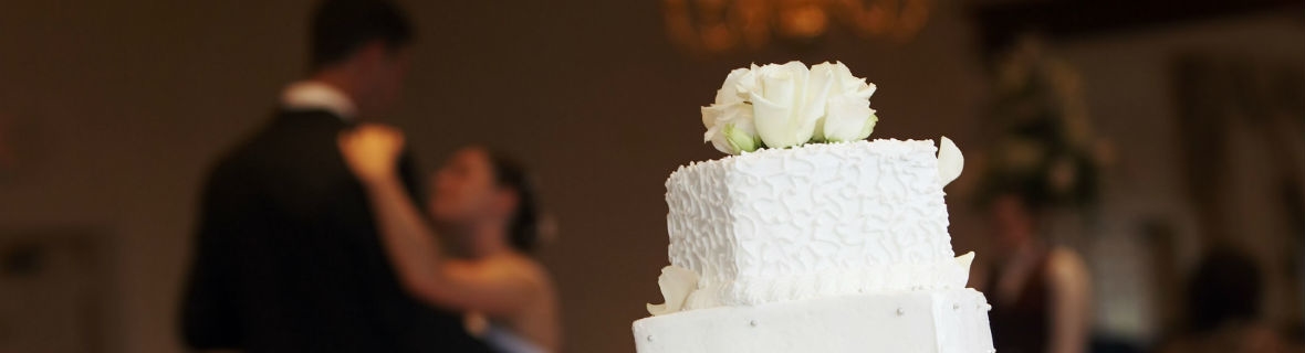 Say “I do” to Toronto's best wedding cake shops